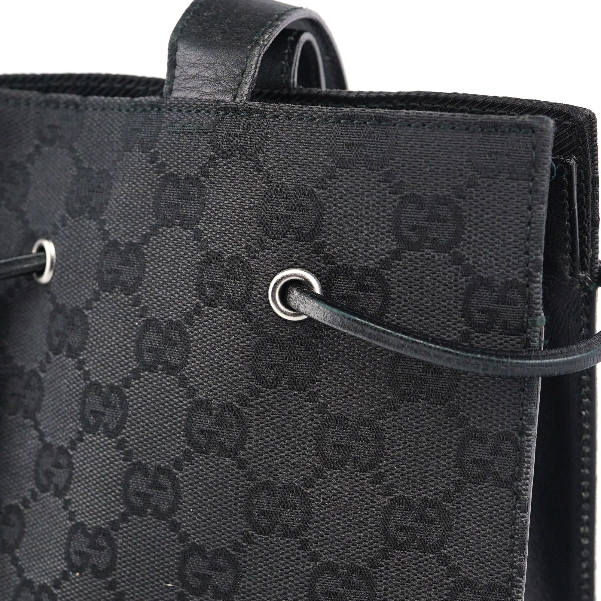 Gucci Sac cabas à lien coulissant en toile GG noire