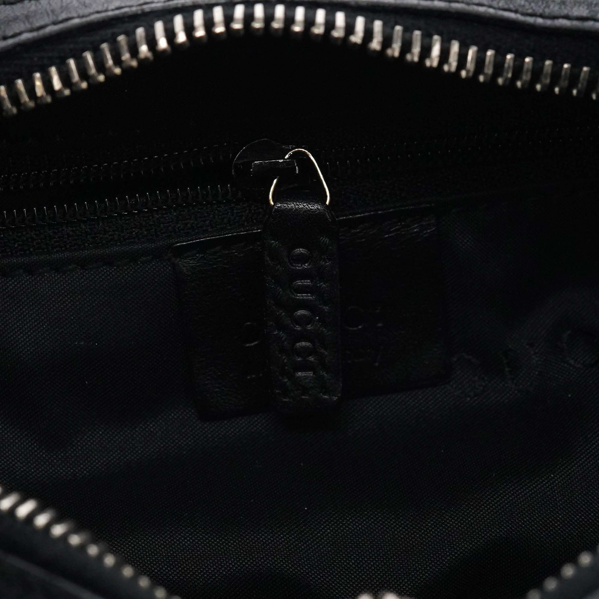 Gucci Hobo Bag aus schwarzem GG Canvas