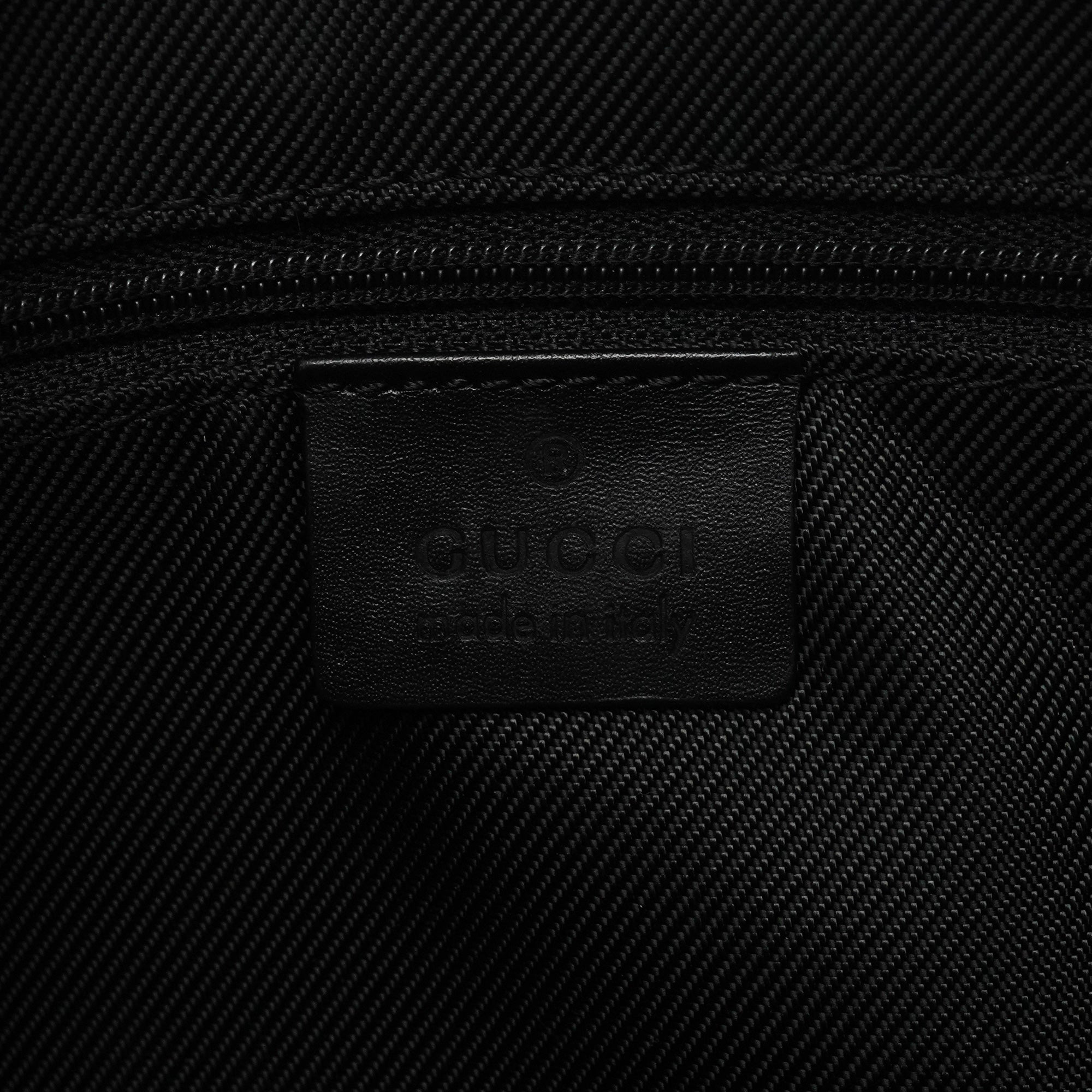 Gucci Sac porté épaule GG en cuir noir