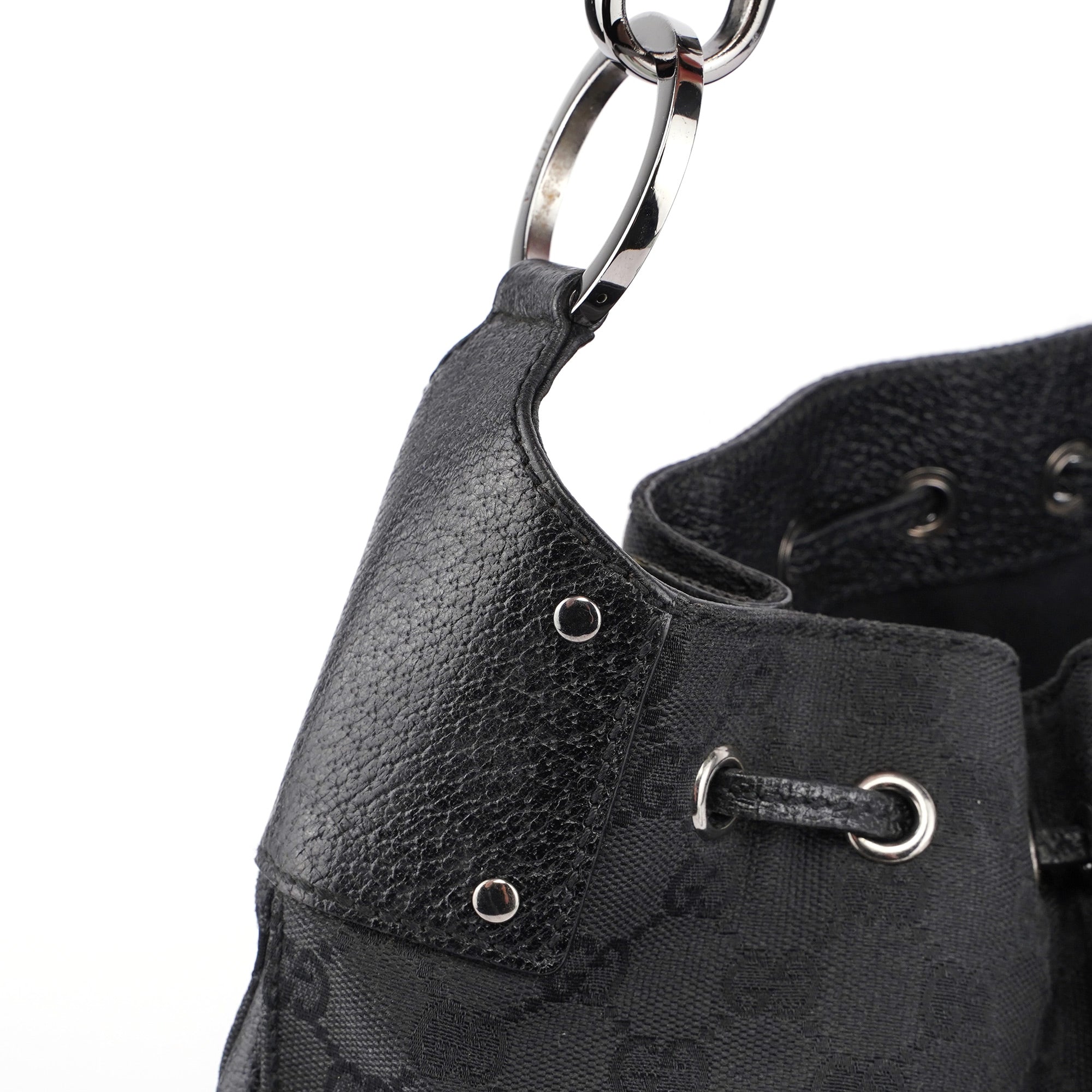 Gucci Runde Hobo Bag aus schwarzem GG Canvas