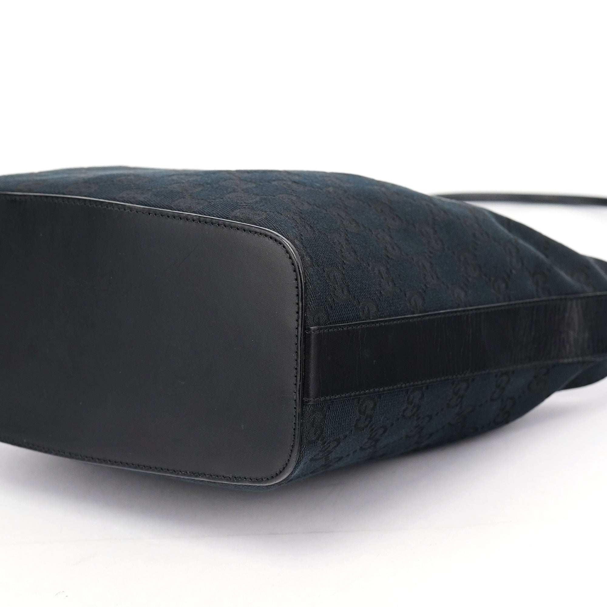 Gucci Sac porté épaule en toile GG noire
