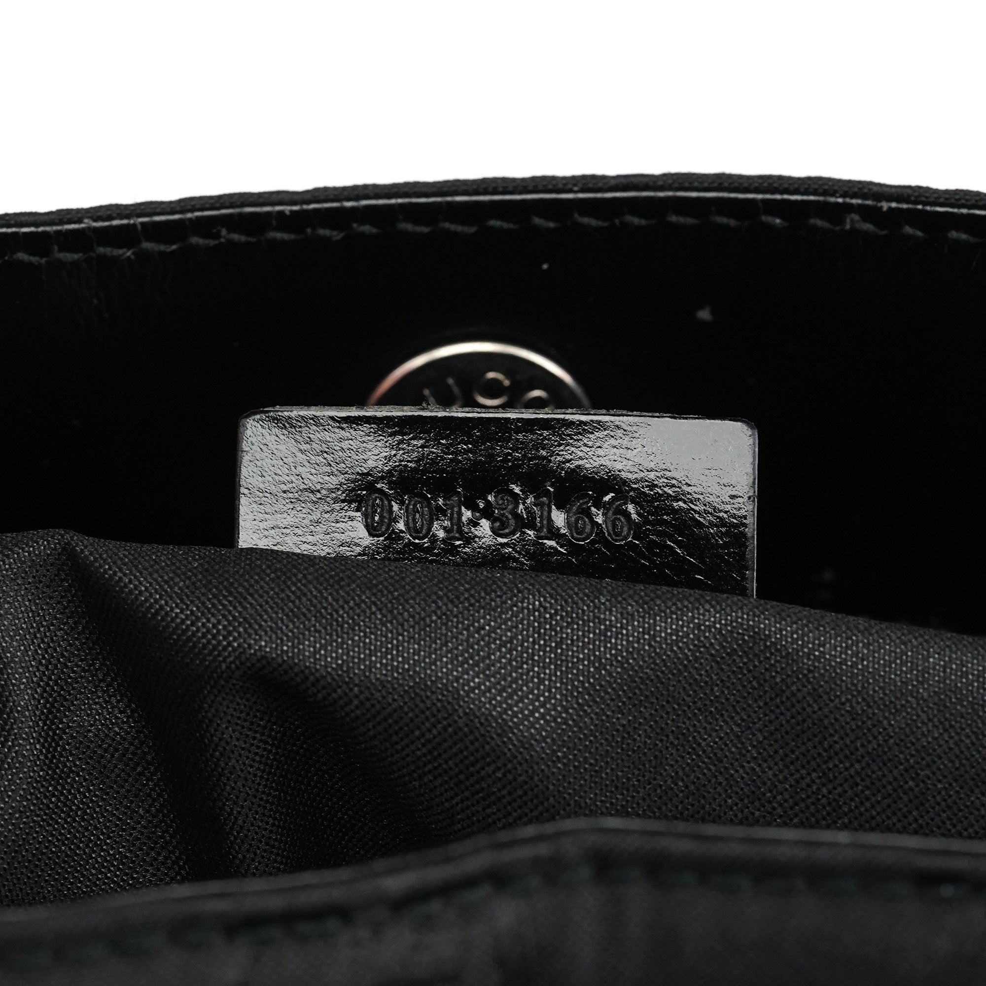 Gucci Schultertasche aus schwarzem GG Canvas