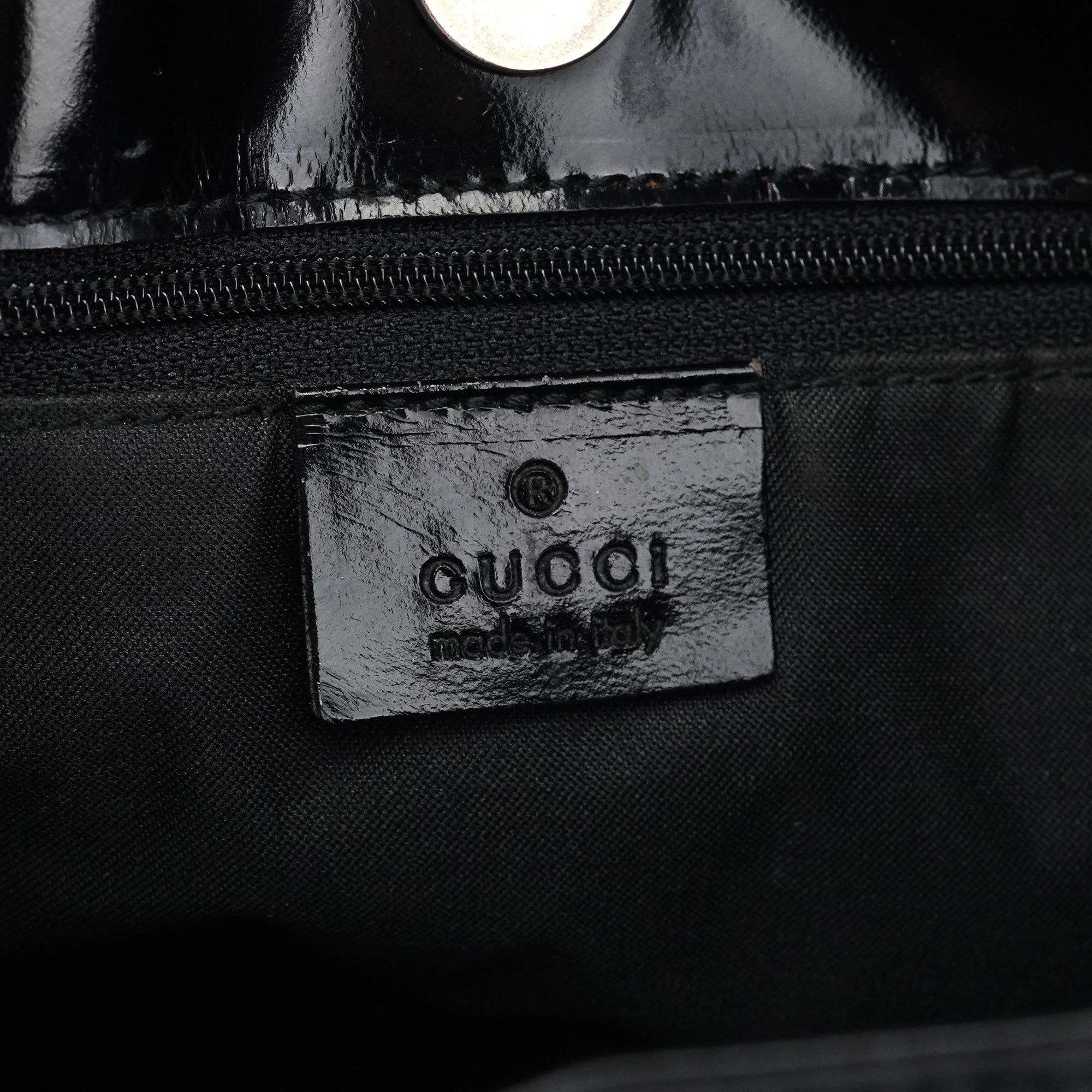 Gucci Schultertasche aus schwarzem GG Canvas