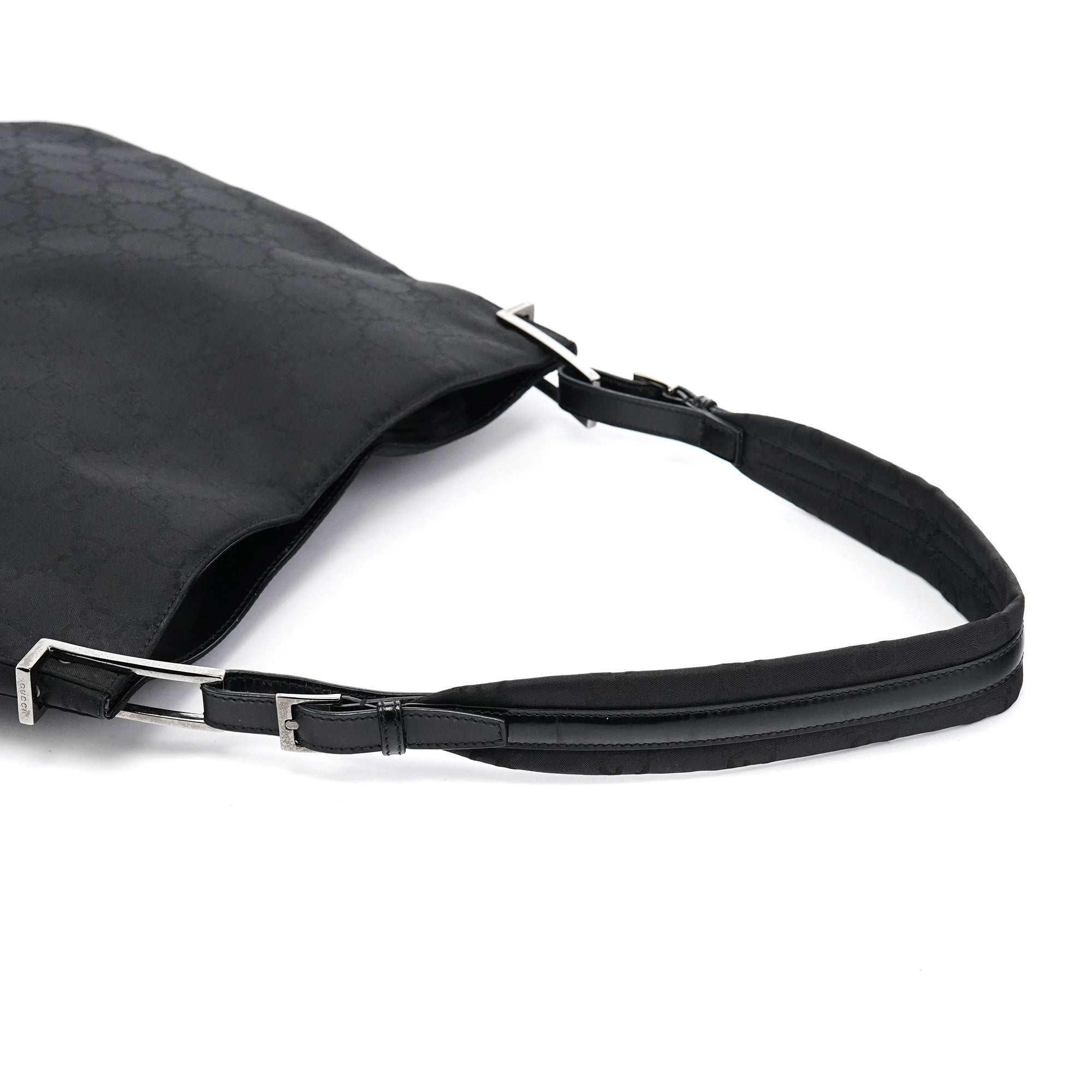 Gucci Schultertasche aus schwarzem GG Canvas