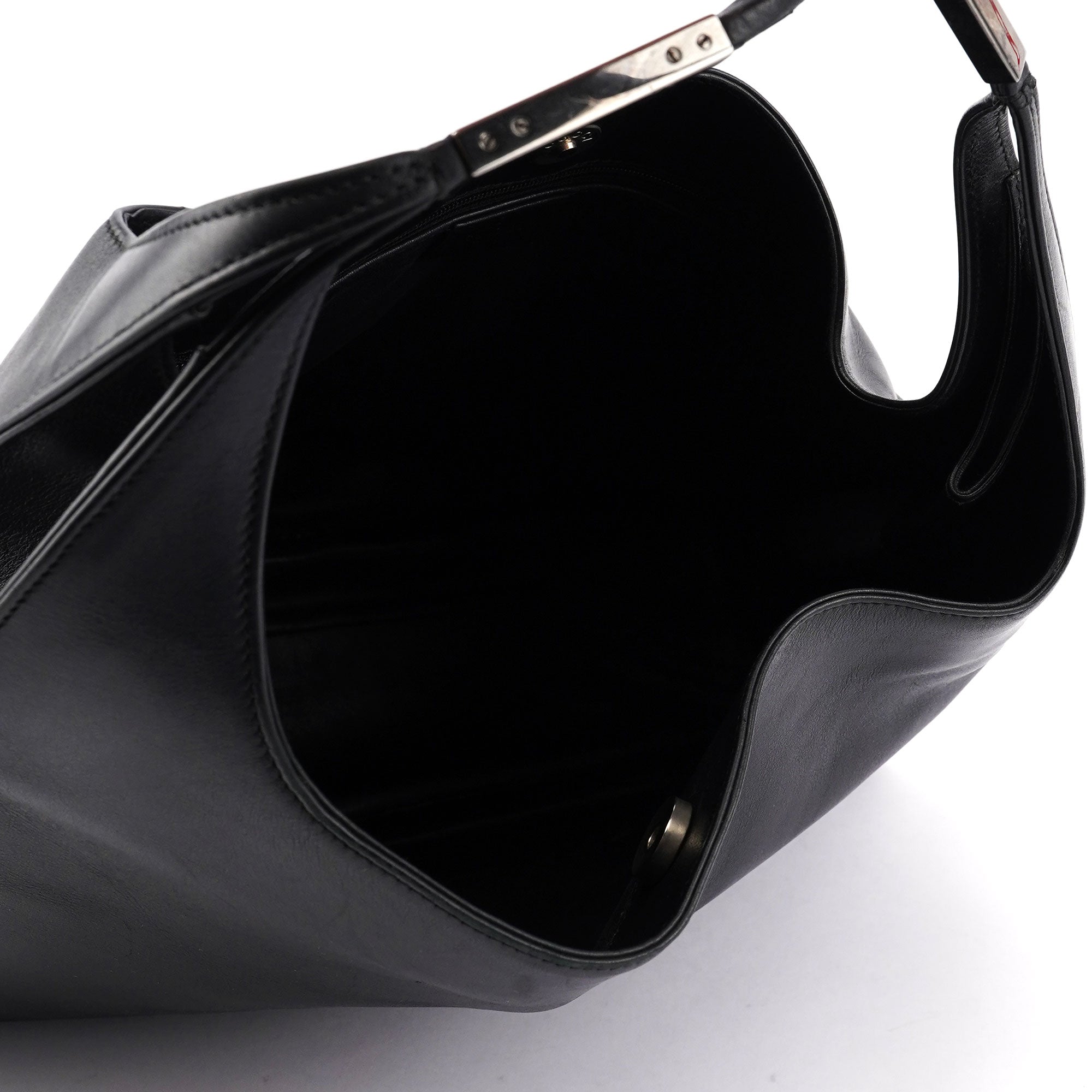 Gucci Schultertasche aus schwarzem Leder