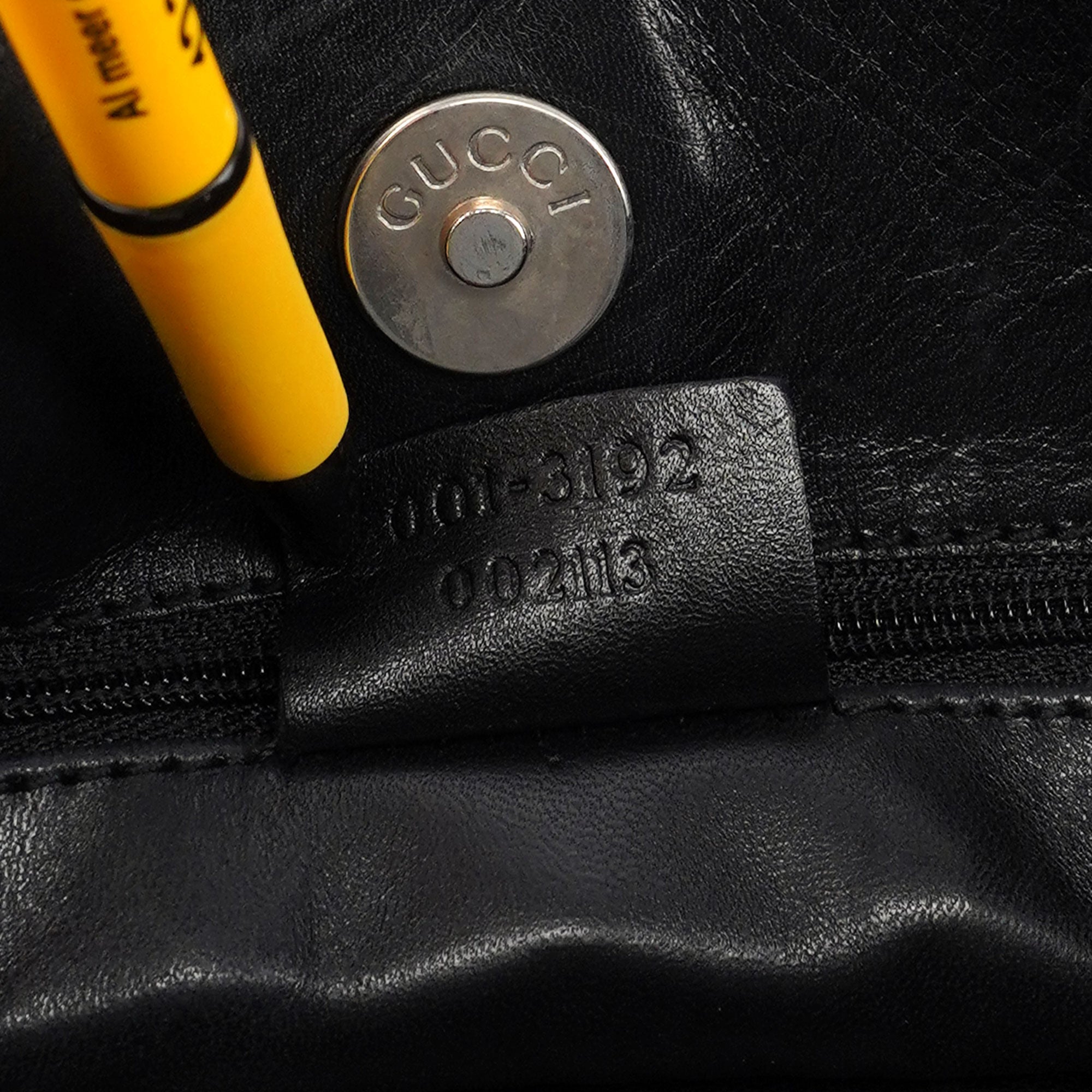 Gucci Schultertasche aus schwarzem Leder