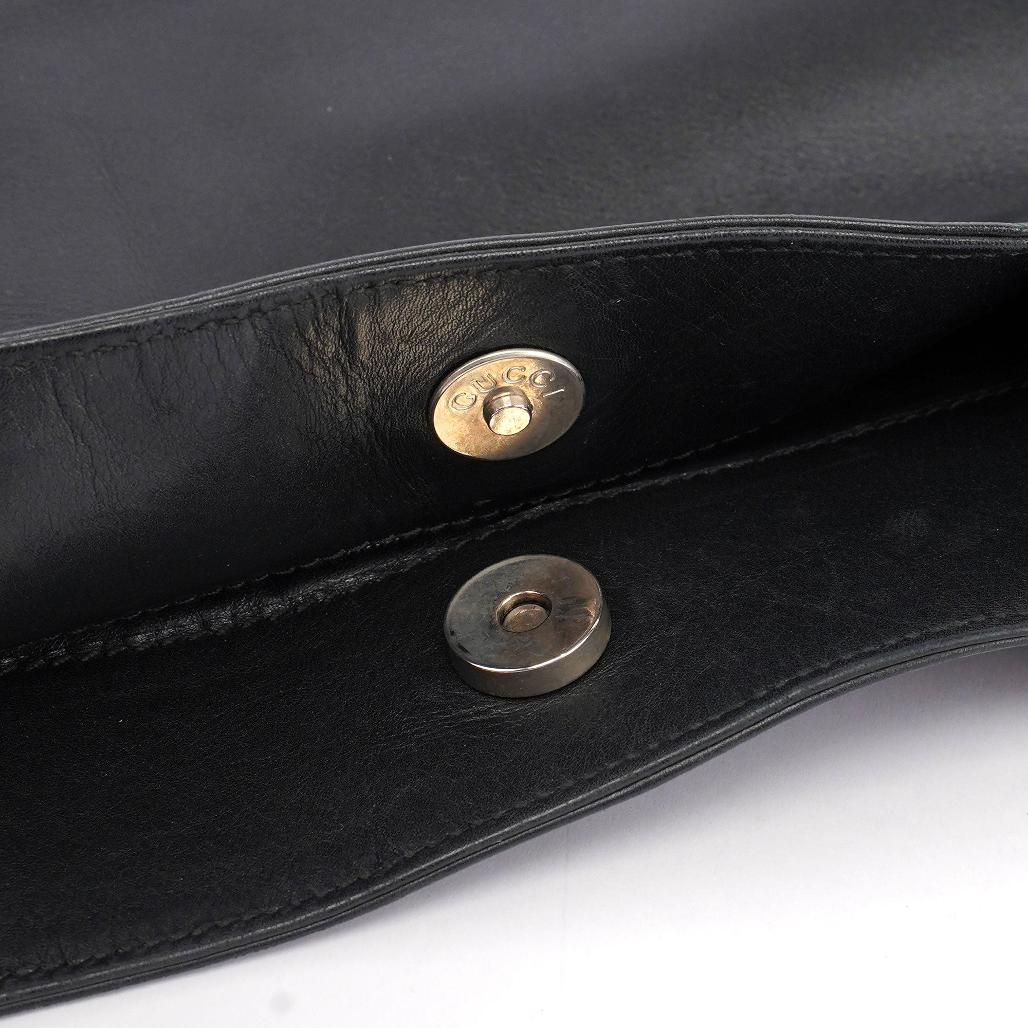 Gucci Schultertasche aus schwarzem Leder
