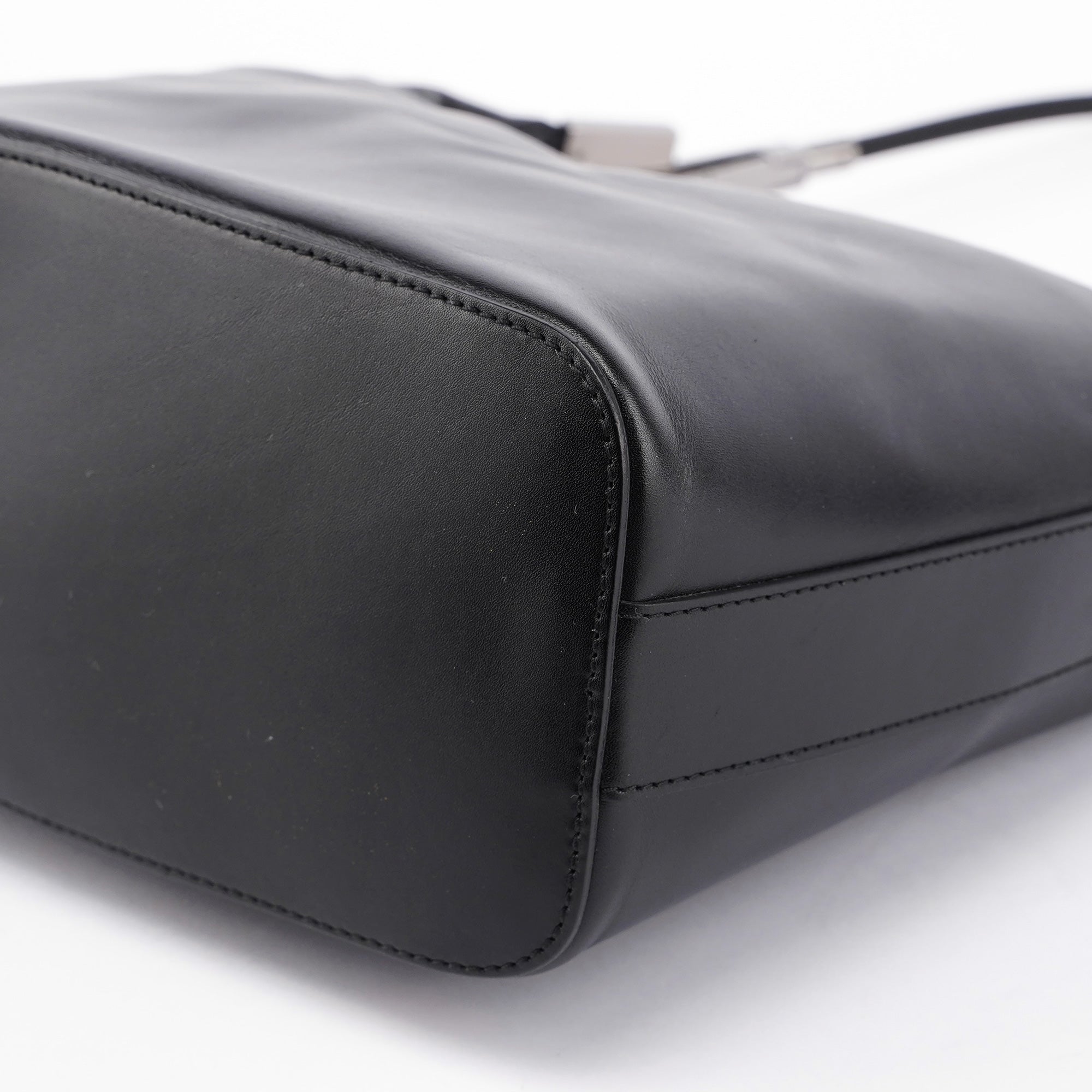 Gucci Schultertasche aus schwarzem Leder