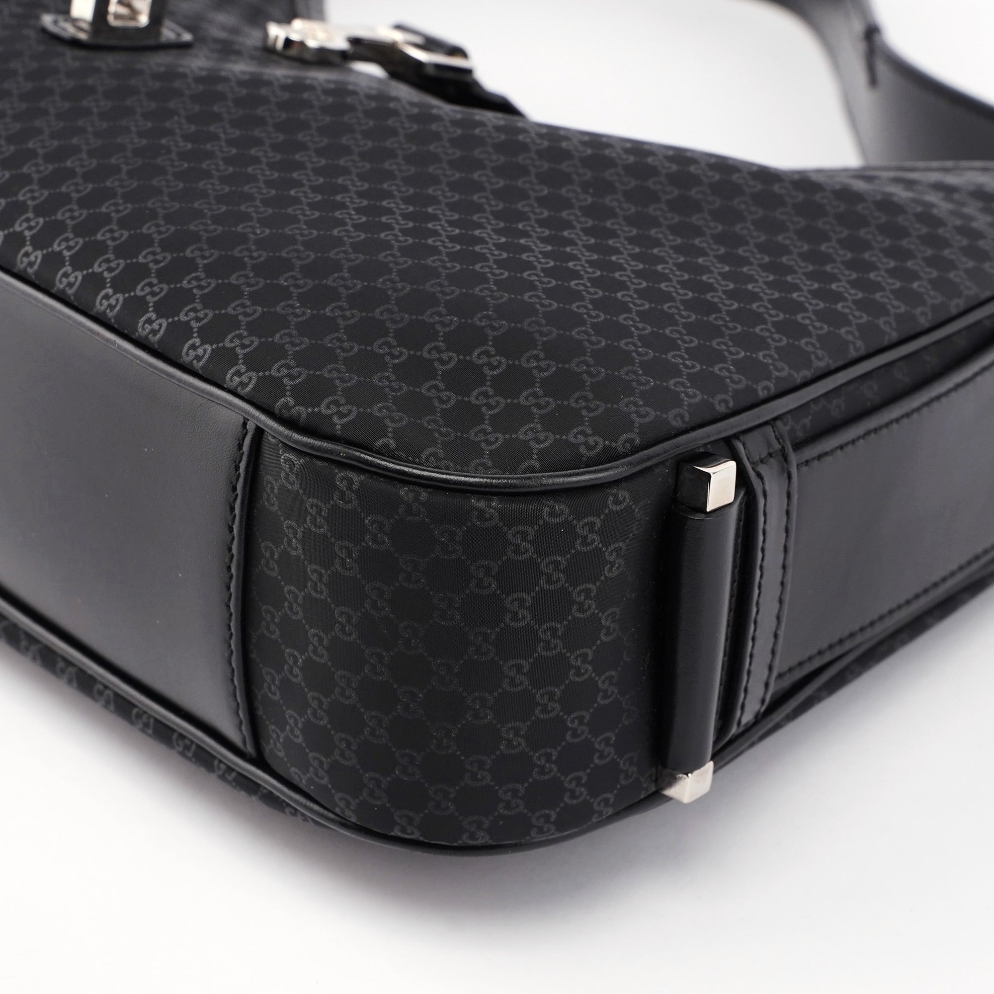 Gucci Sac porté épaule Jackie en toile Micro GG noire