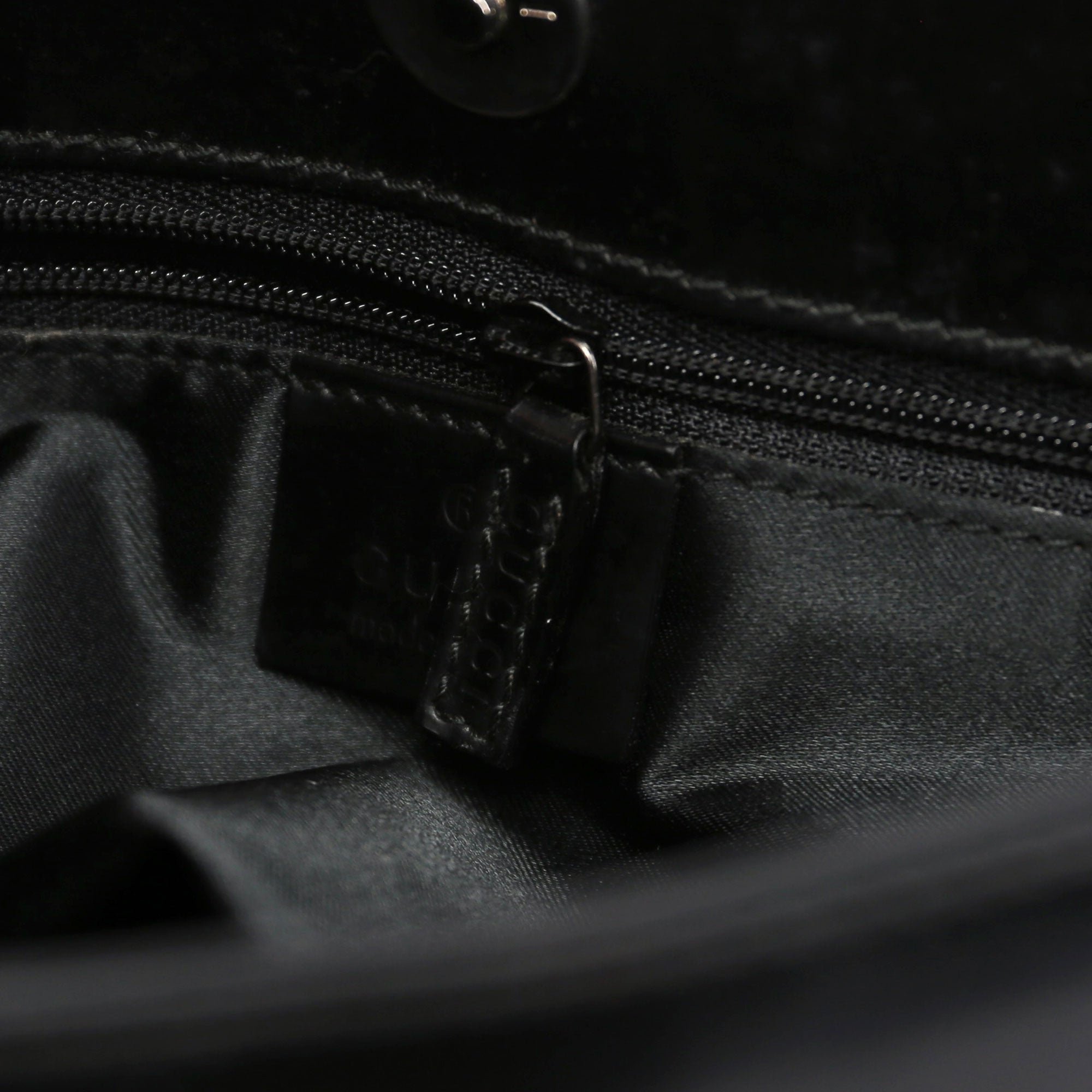 Gucci Sac porté épaule en cuir verni noir