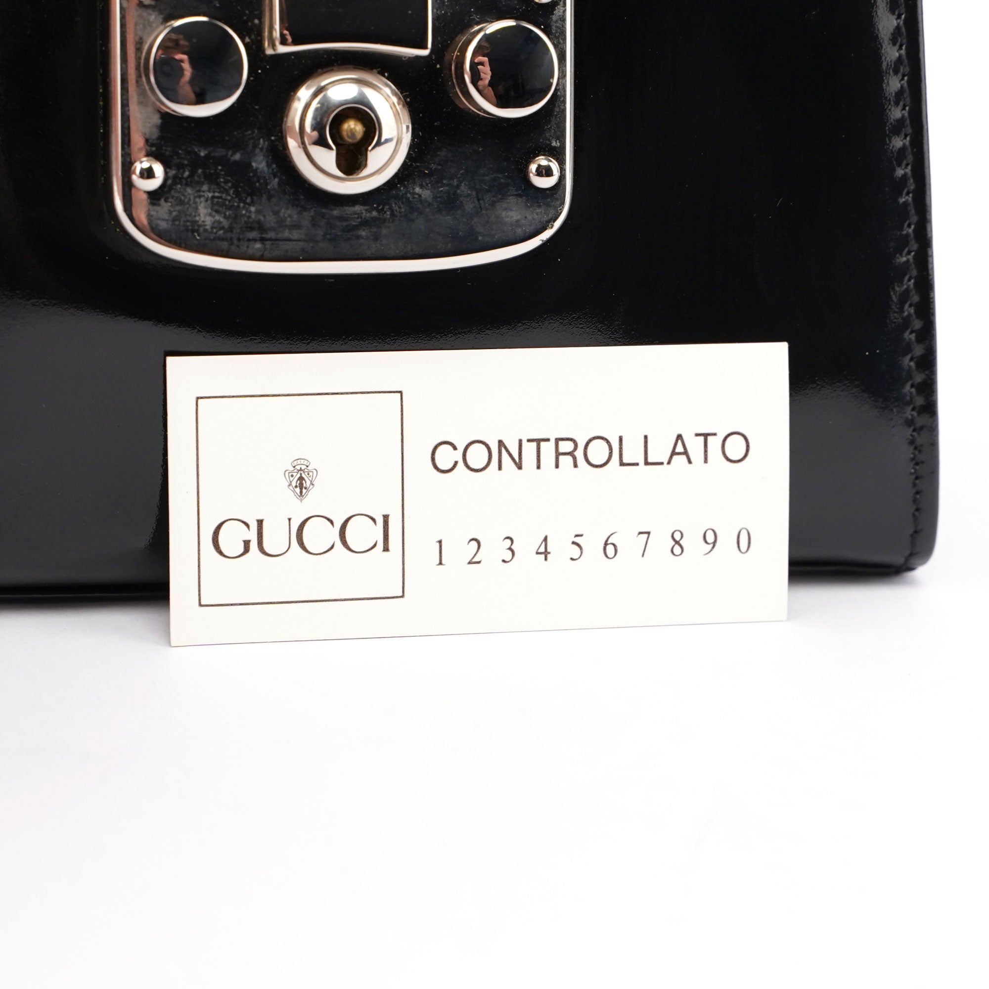 Gucci Micro Ladylock Handtasche aus schwarzem Lackleder