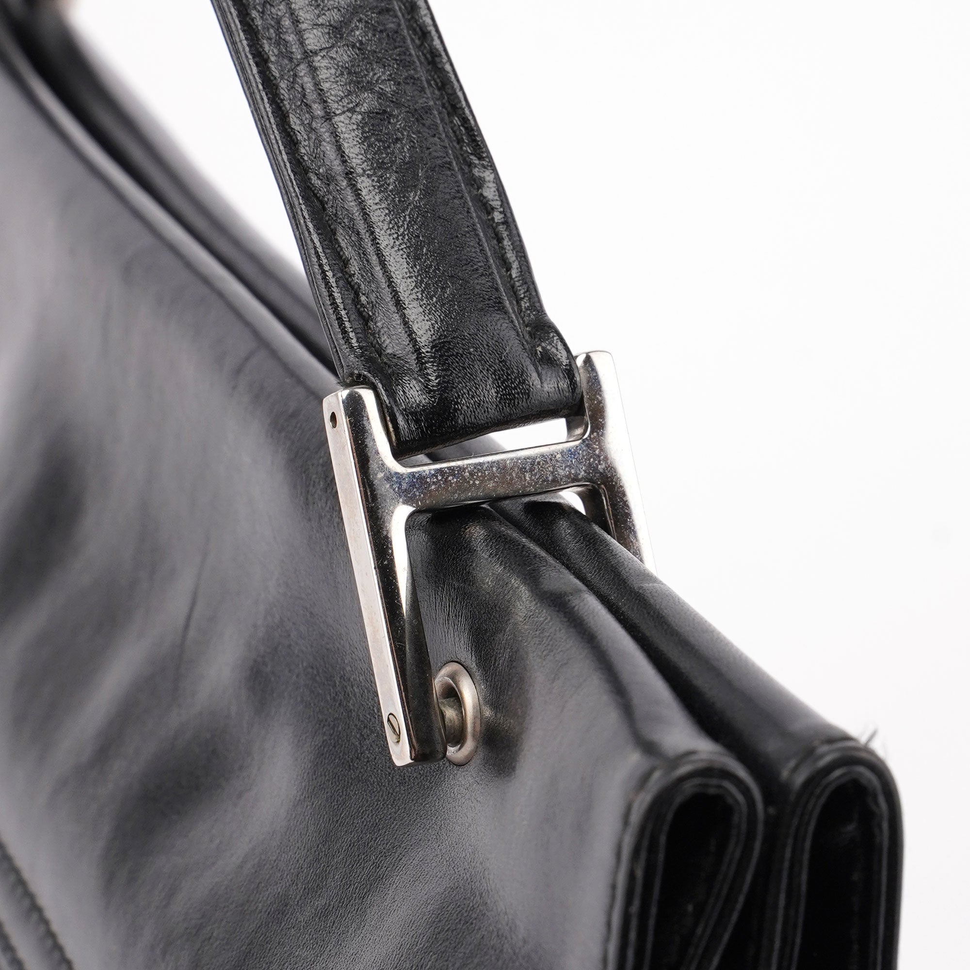 Gucci Square G Schultertasche aus schwarzem Leder mit silberfarbenen Beschlägen