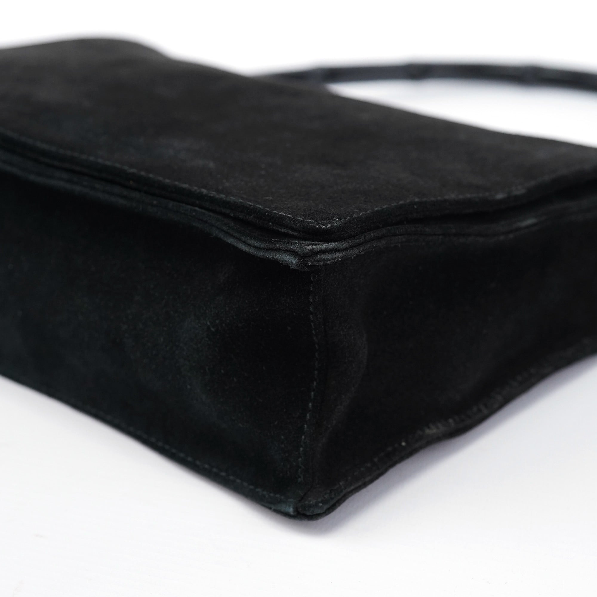 Gucci Sac porté épaule Bamboo à rabat en daim noir