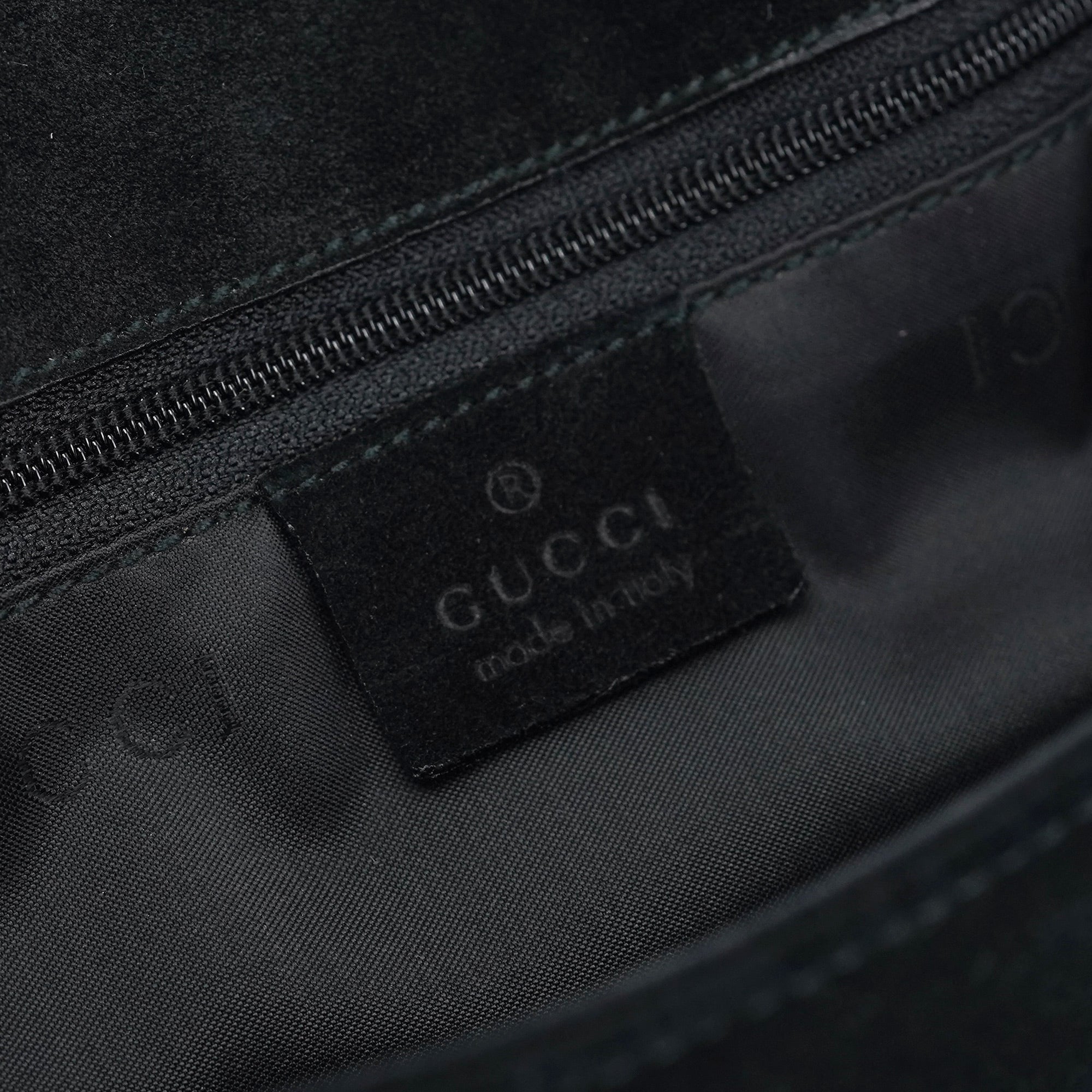 Gucci Sac porté épaule Bamboo à rabat en daim noir