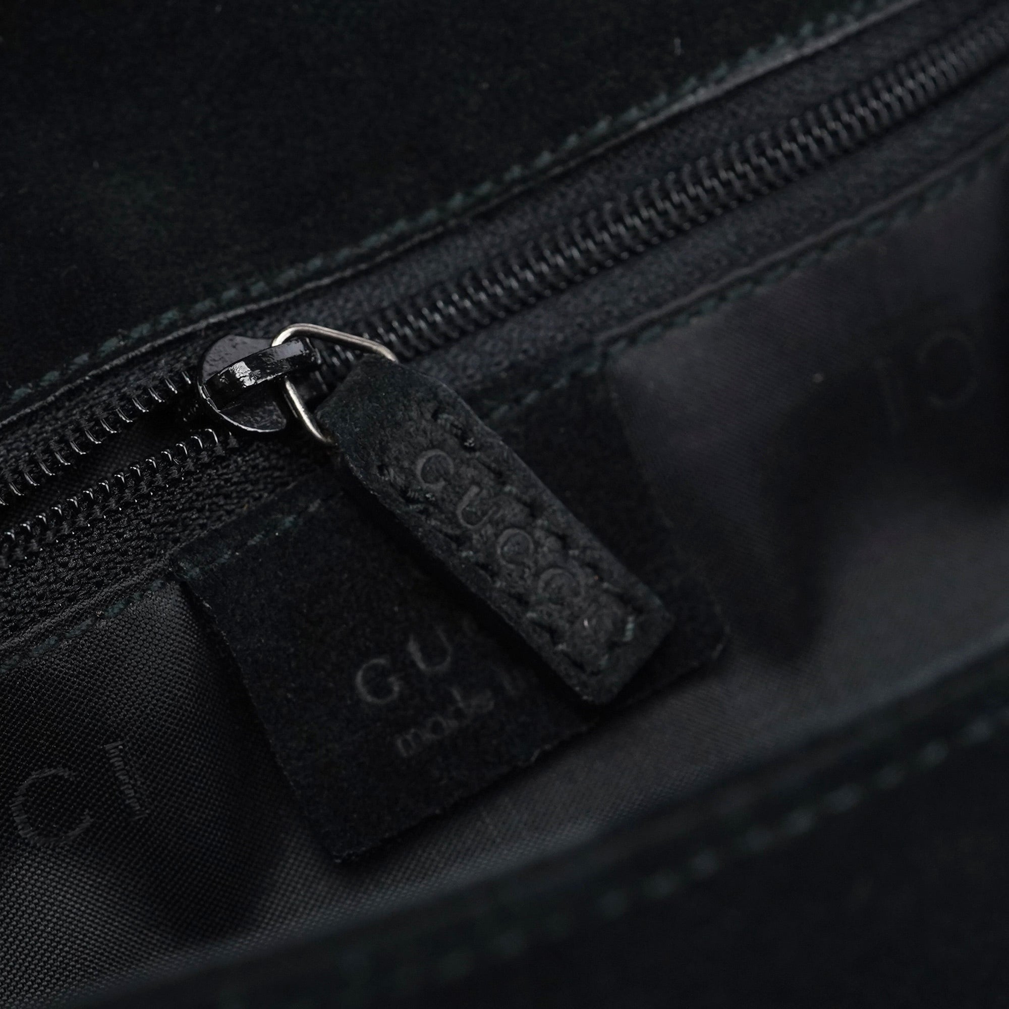 Gucci Sac porté épaule Bamboo à rabat en daim noir