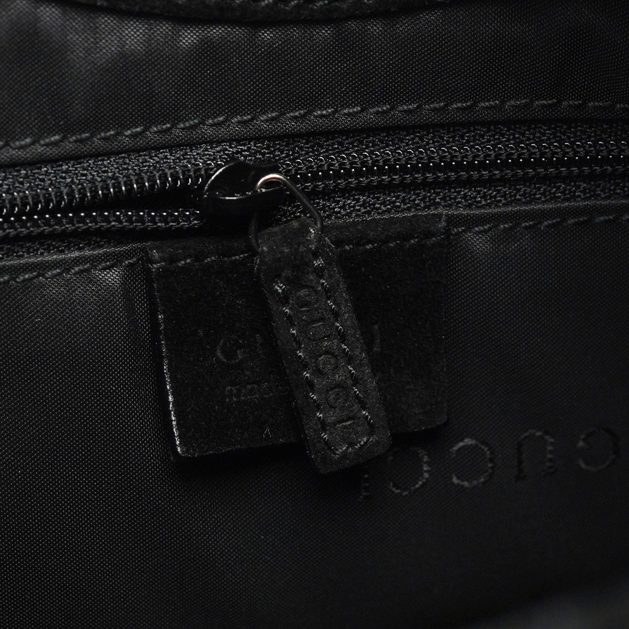 Gucci Bamboo Hobo Bag aus schwarzem Veloursleder