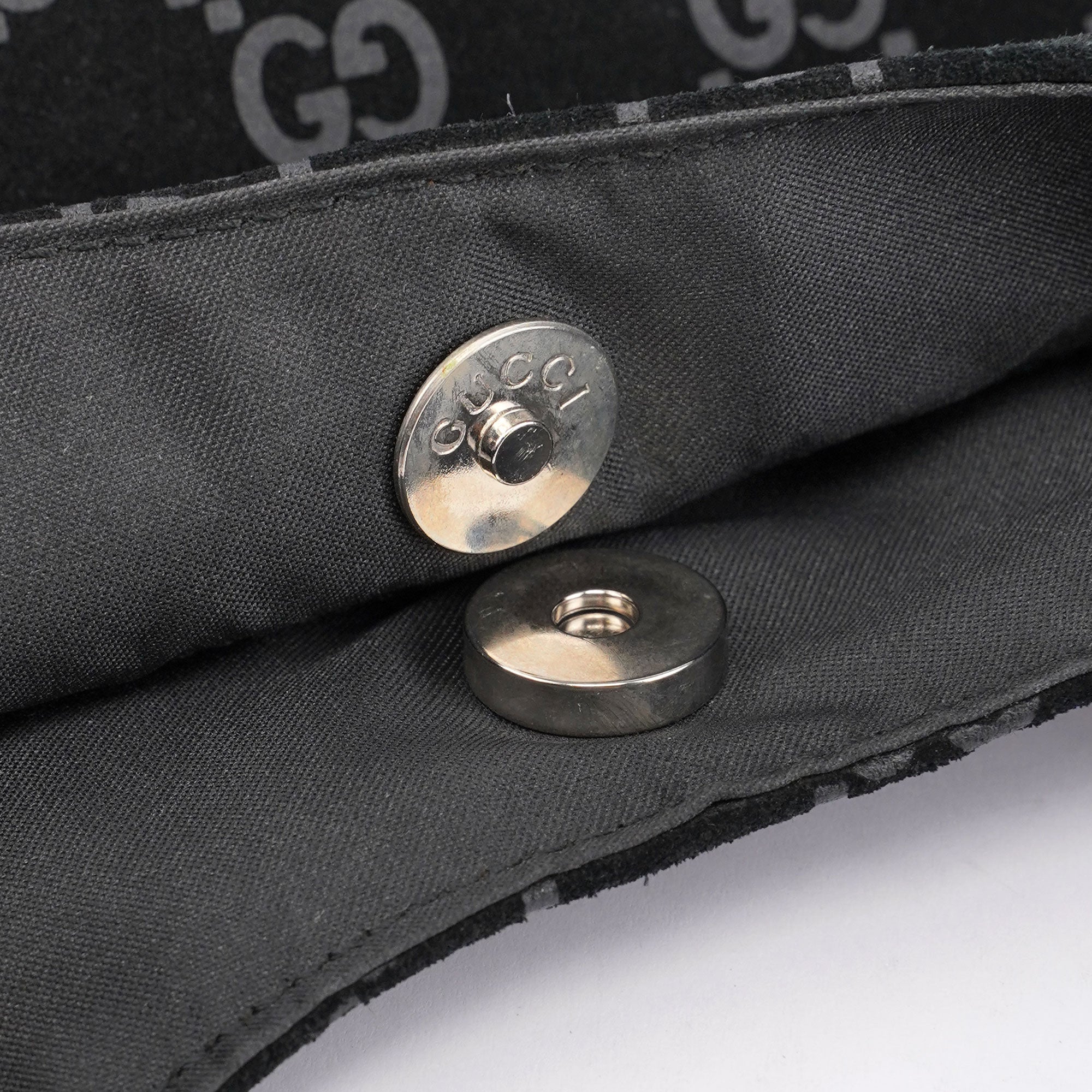 Gucci Sac hobo GG en daim noir