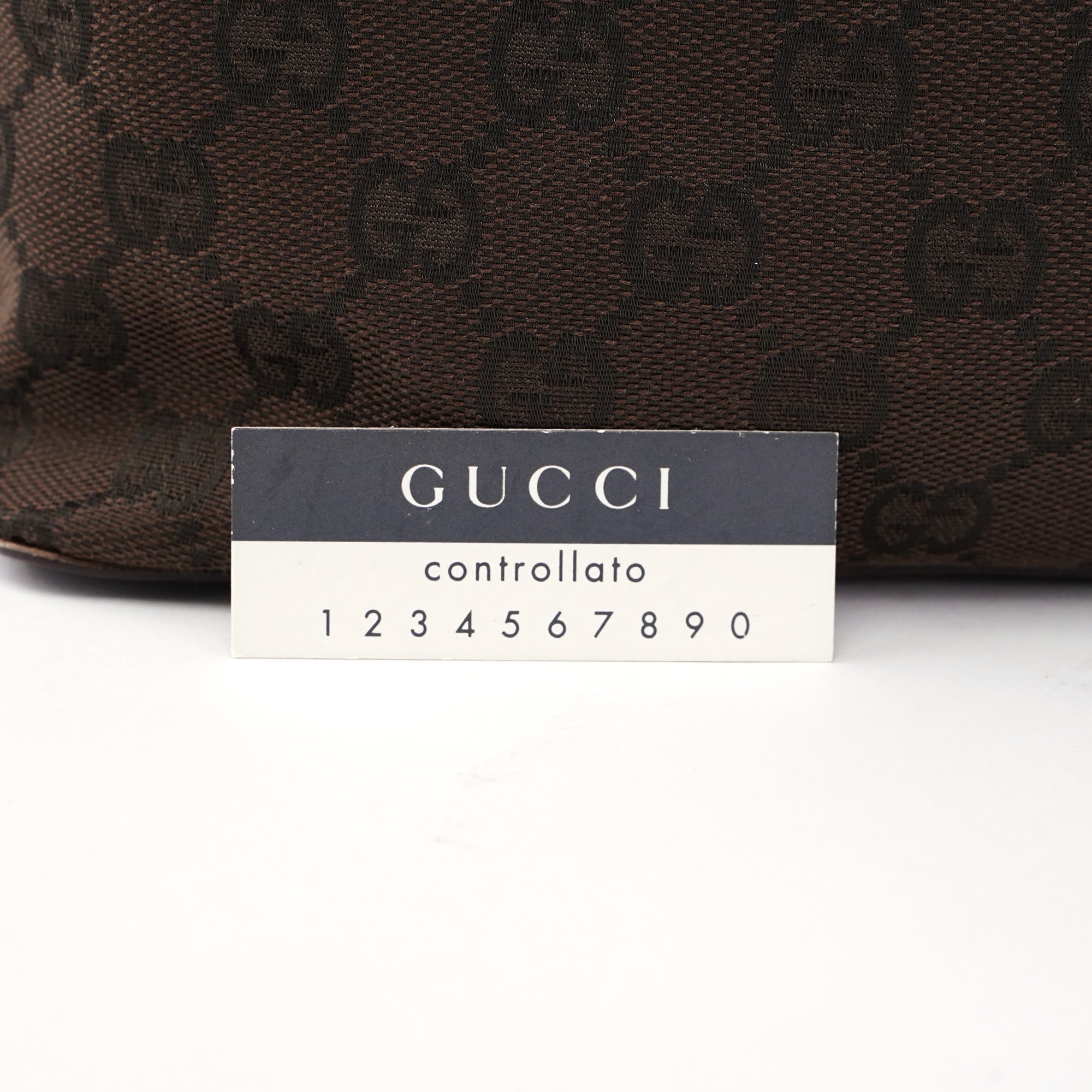Gucci Schultertasche aus braunem GG Canvas mit Kordelzug
