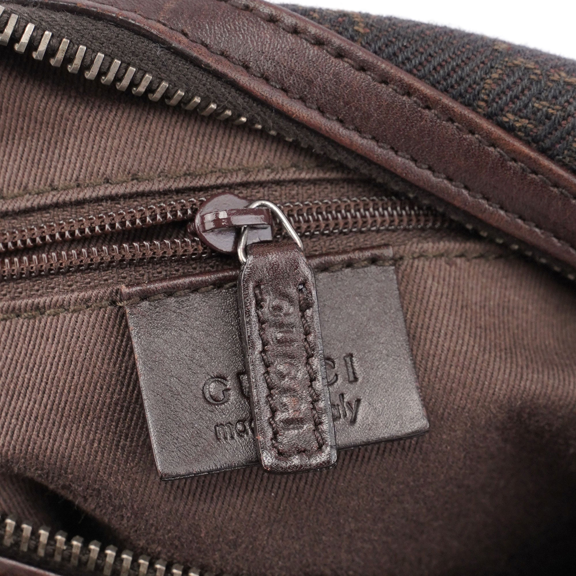Gucci Hobo Schultertasche aus GG Canvas in Beige und Braun
