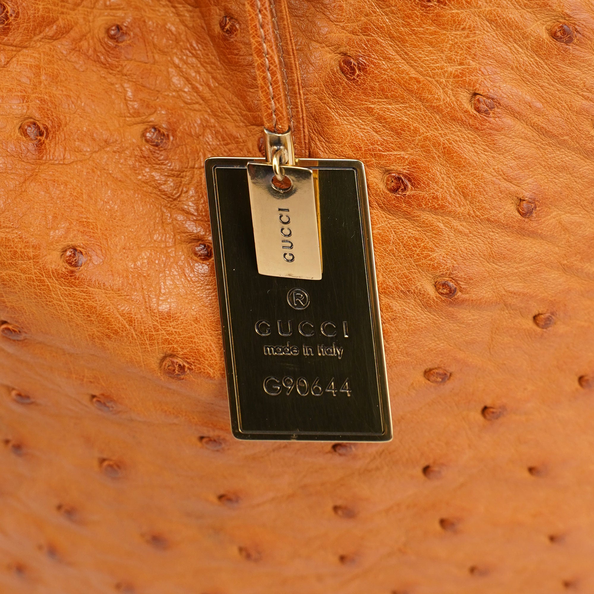 Gucci Schultertasche mit Kordelzug aus Straußenleder in Cognac