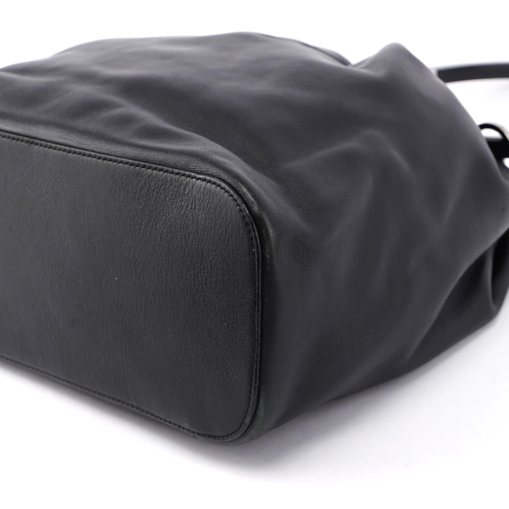 Gucci Automne 1999 Sac porté épaule Loop en cuir noir