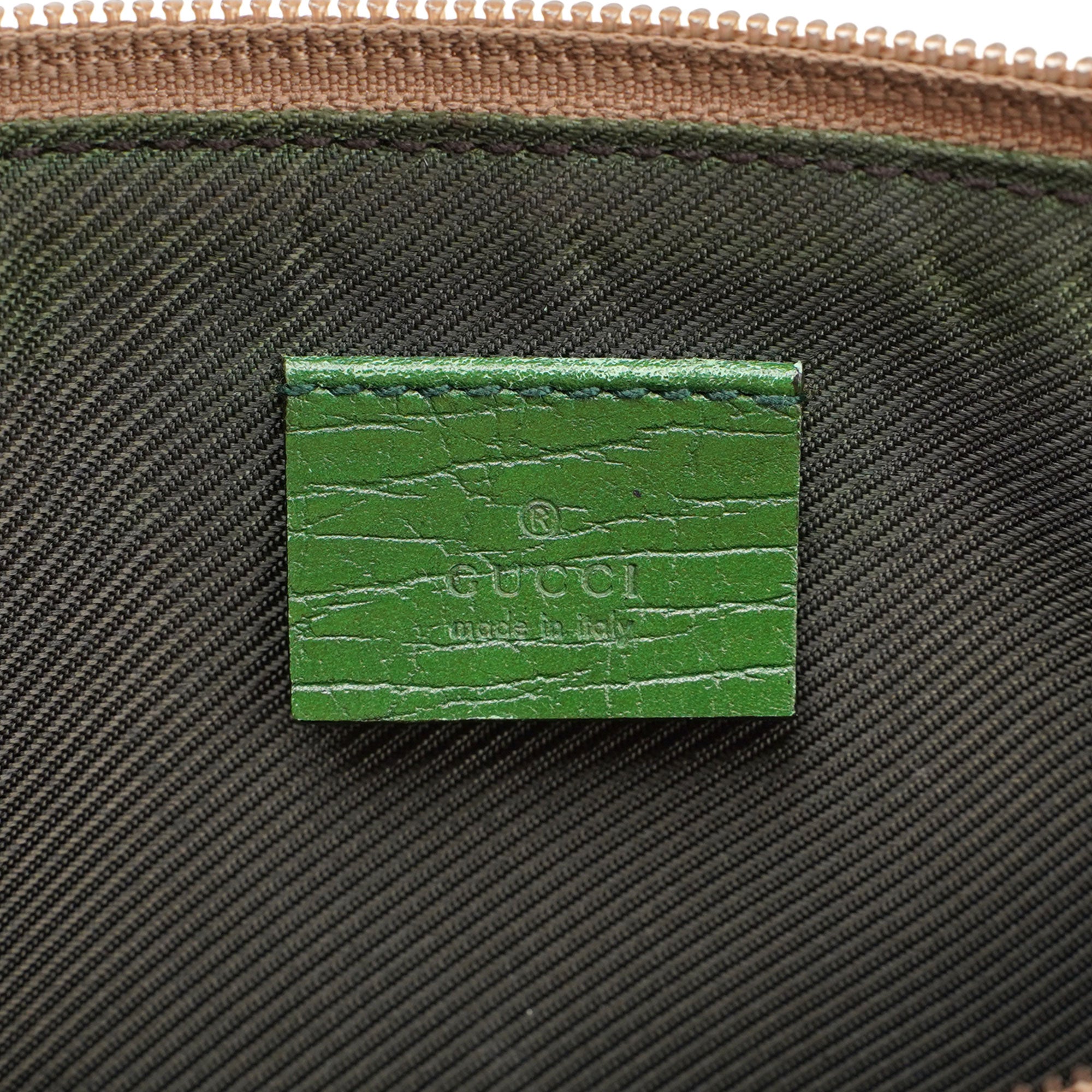 Gucci Boat Pochette aus GG Monogram Canvas