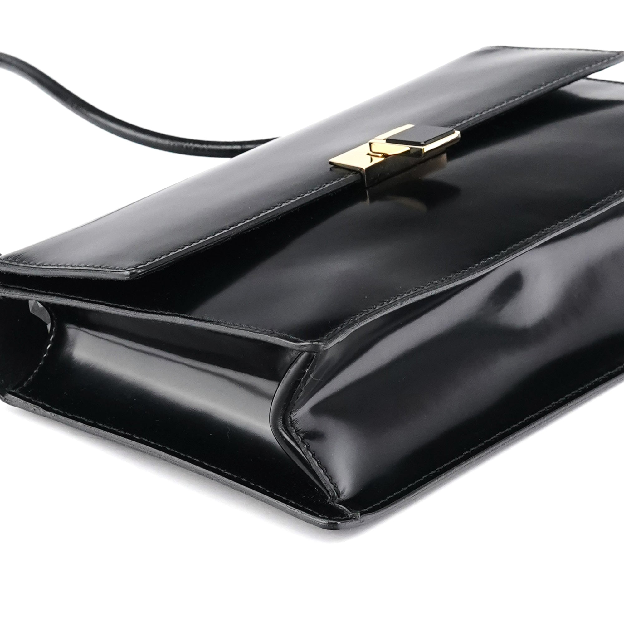 Gucci Sac porté épaule à rabat en cuir noir brillant