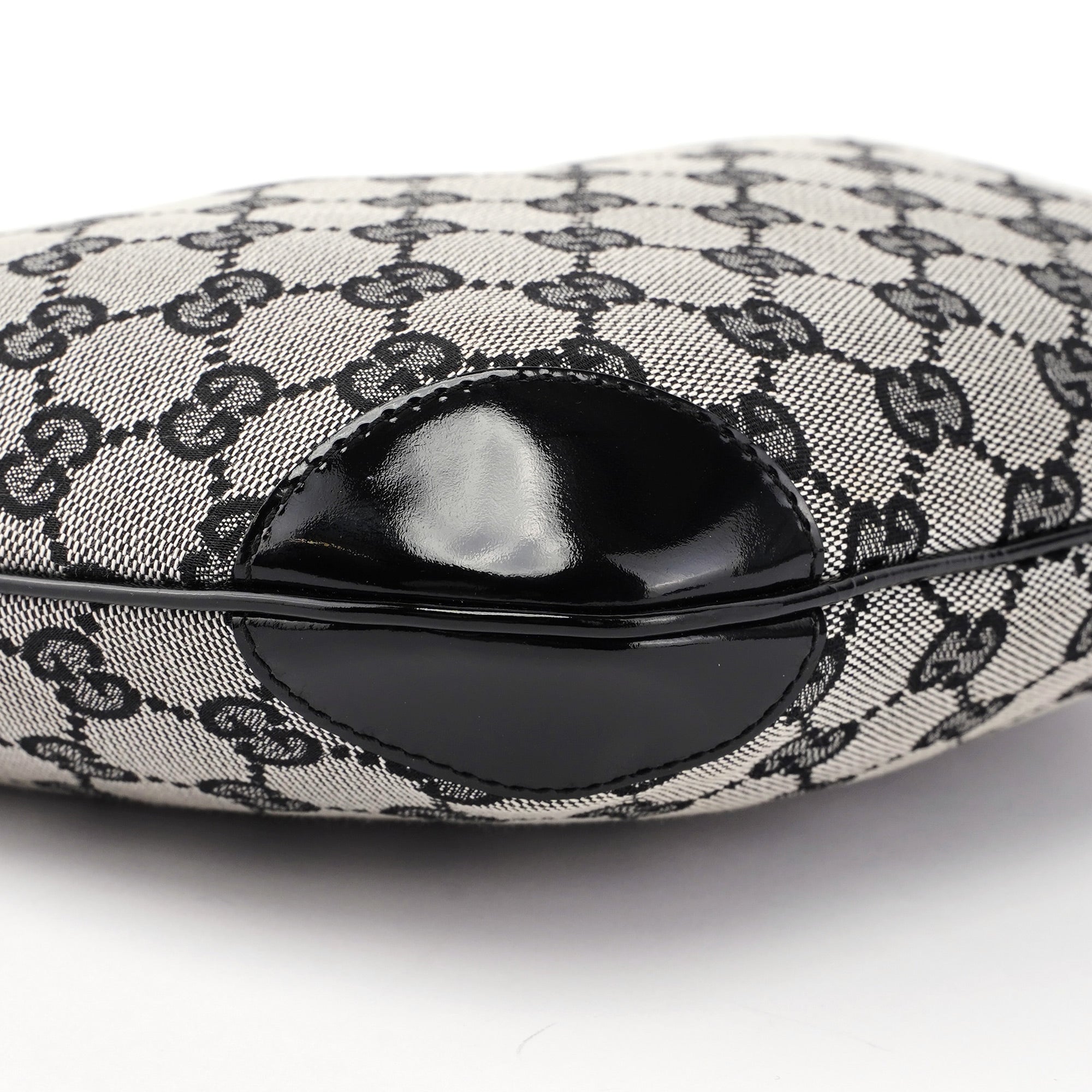 Gucci GG Schultertasche in Grau und Schwarz