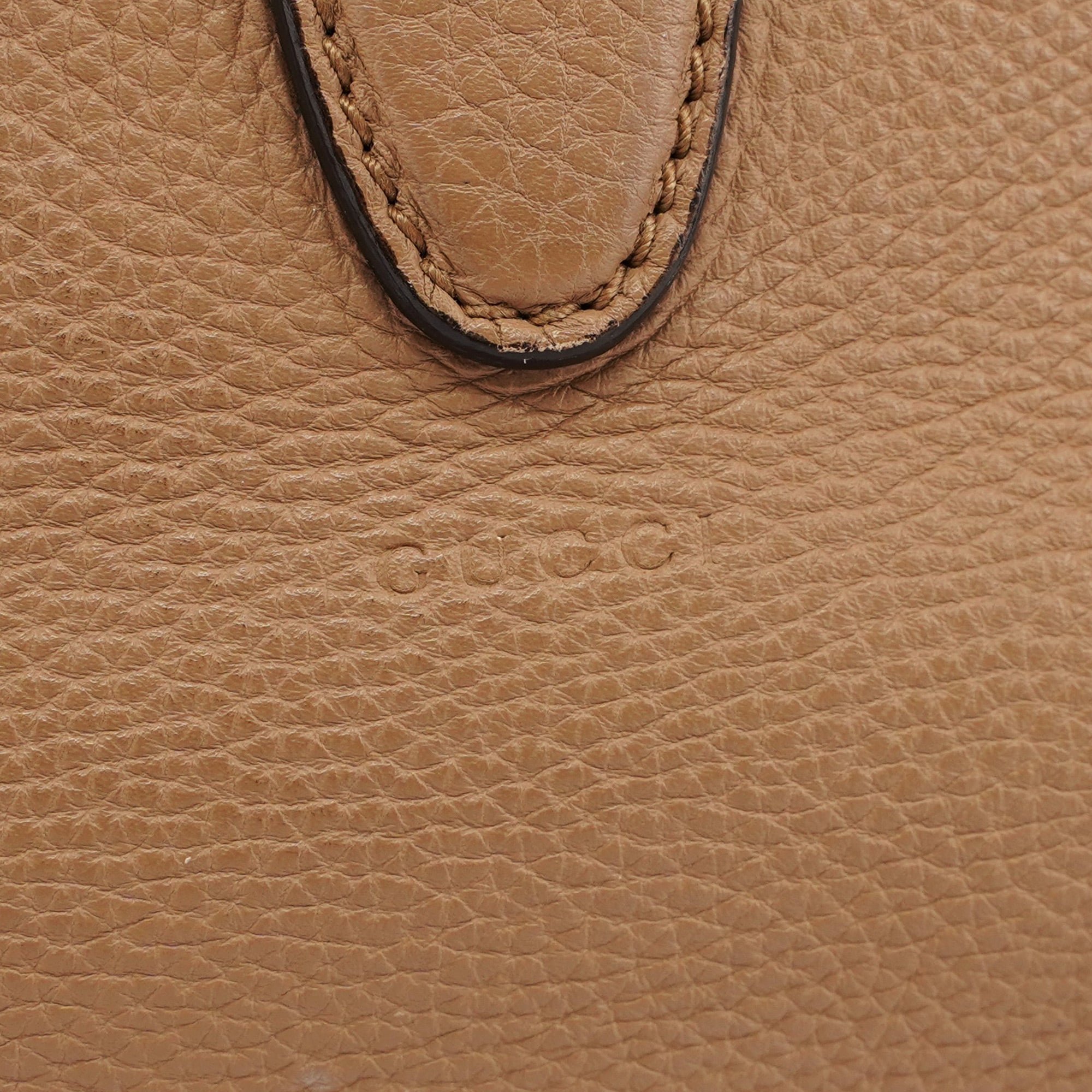 Gucci Große Jackie Schultertasche aus Leder in Beige