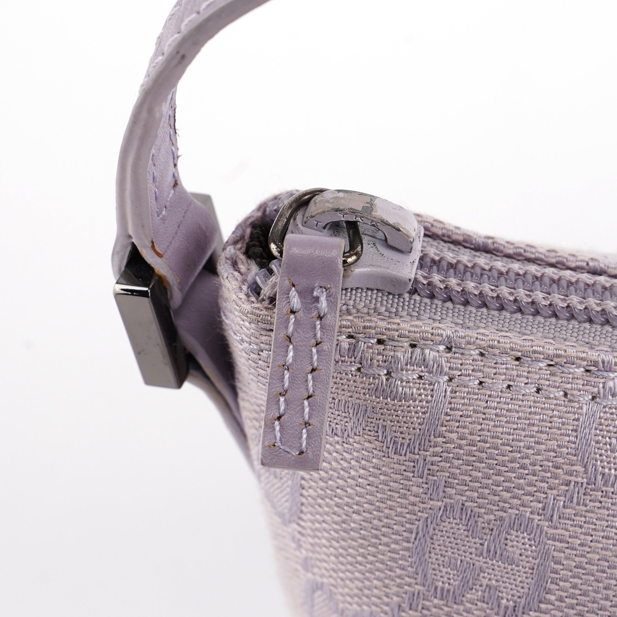 Gucci GG Boat Pochette in Lavendel