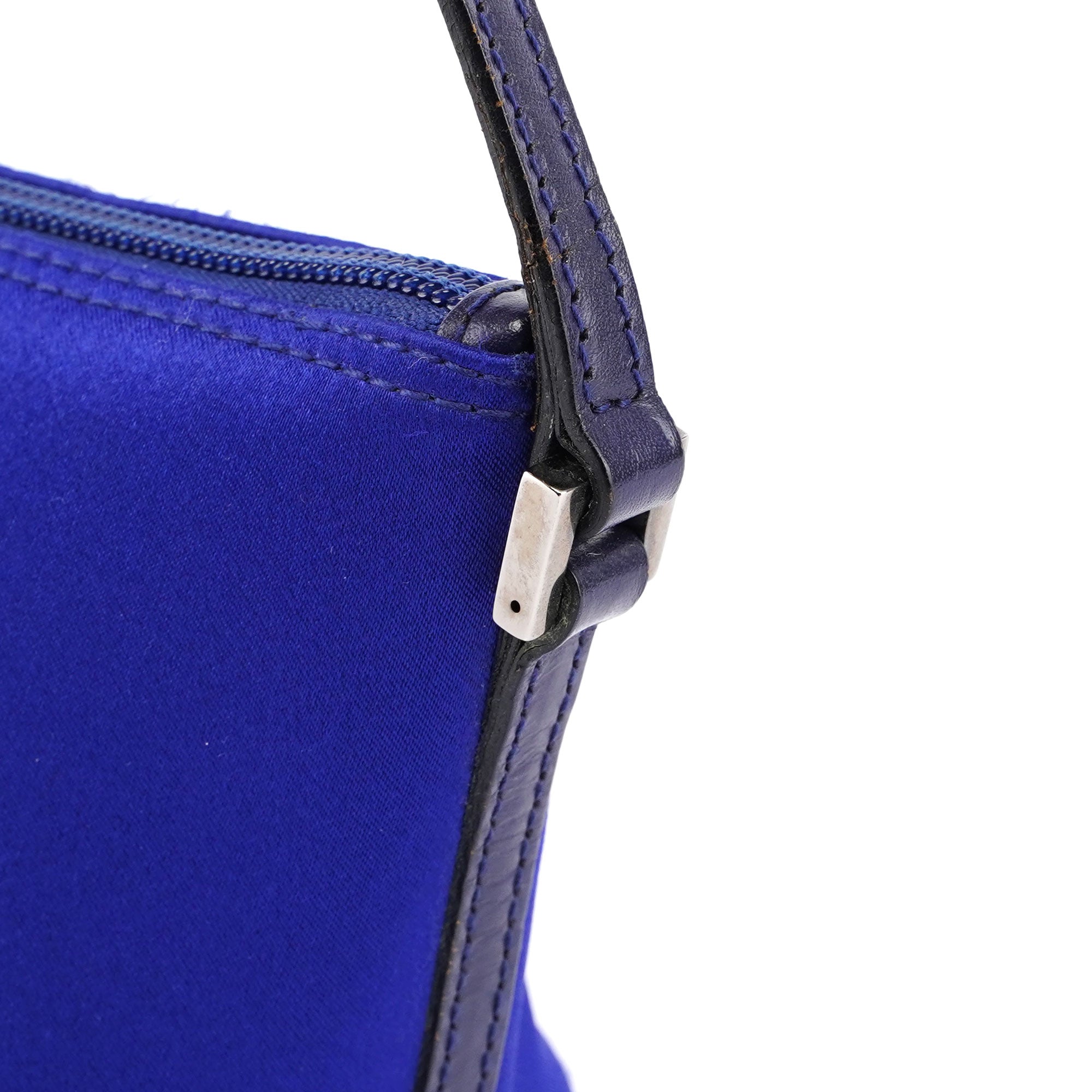 Gucci Boat Pochette aus königsblauem Satin
