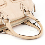 Marc Jacobs 2-Way Tasche mit Turnlock aus Leder in Beige