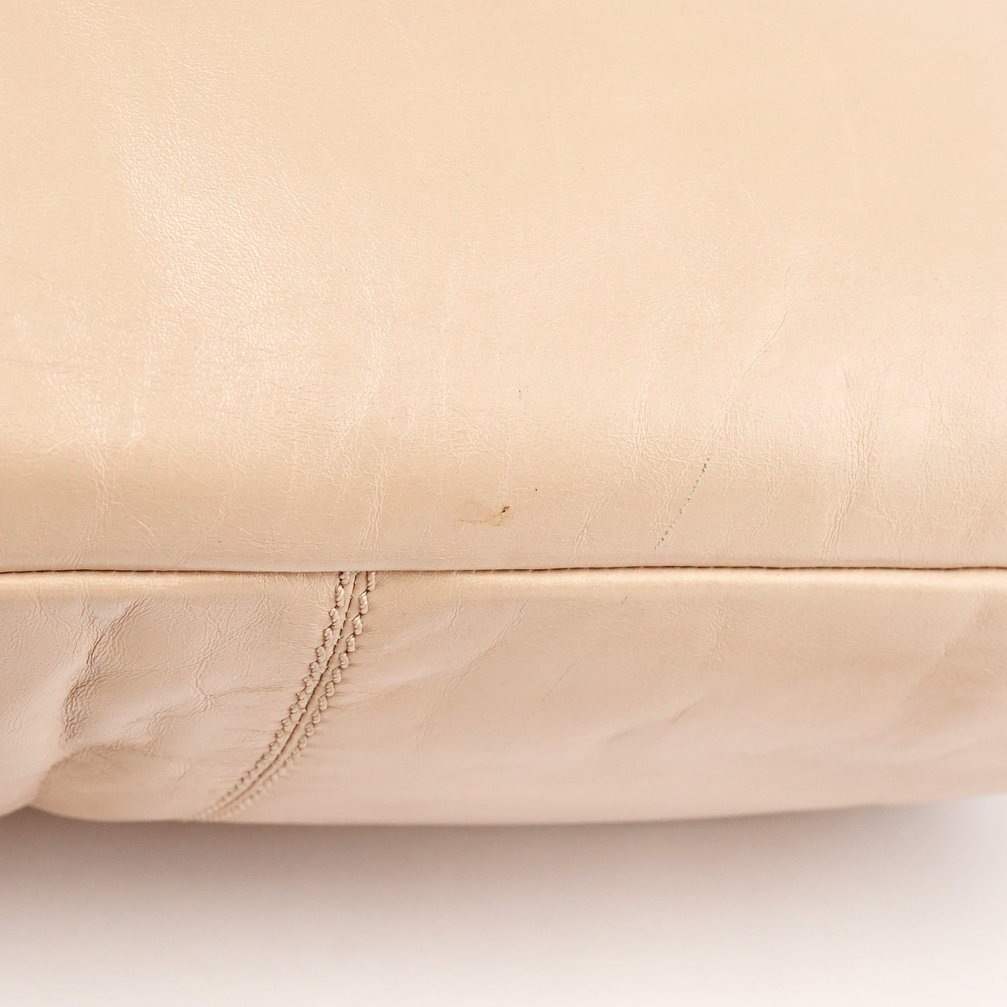 Marc Jacobs 2-Way Tasche mit Turnlock aus Leder in Beige