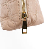Marc Jacobs Schultertasche mit Kette aus gestepptem Leder in Rosabeige