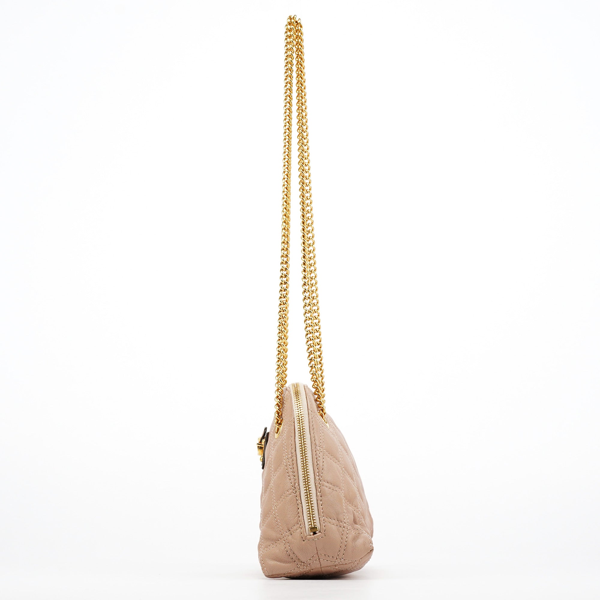 Marc Jacobs Schultertasche mit Kette aus gestepptem Leder in Rosabeige