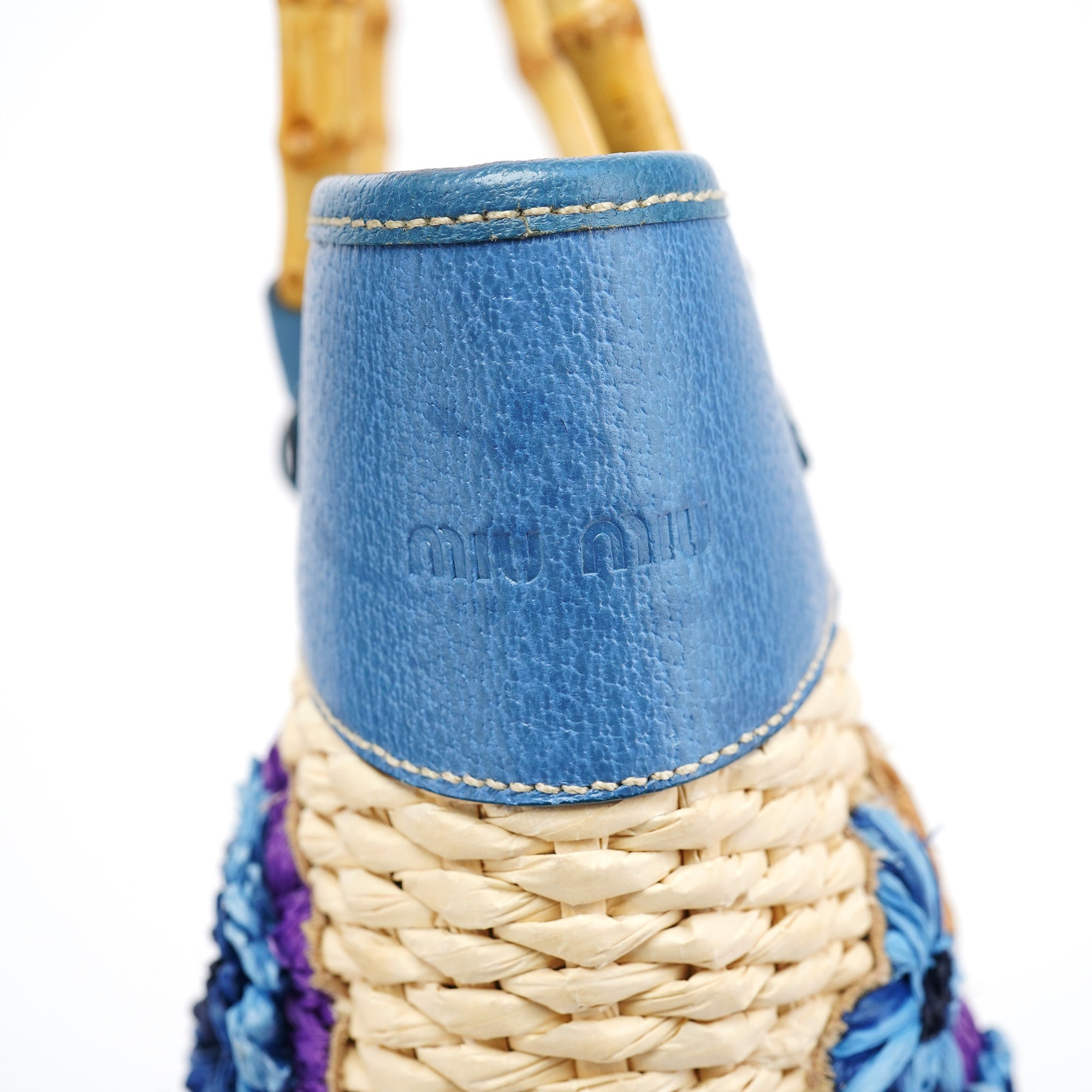 Miu Miu Sac Bamboo en raphia beige et bleu