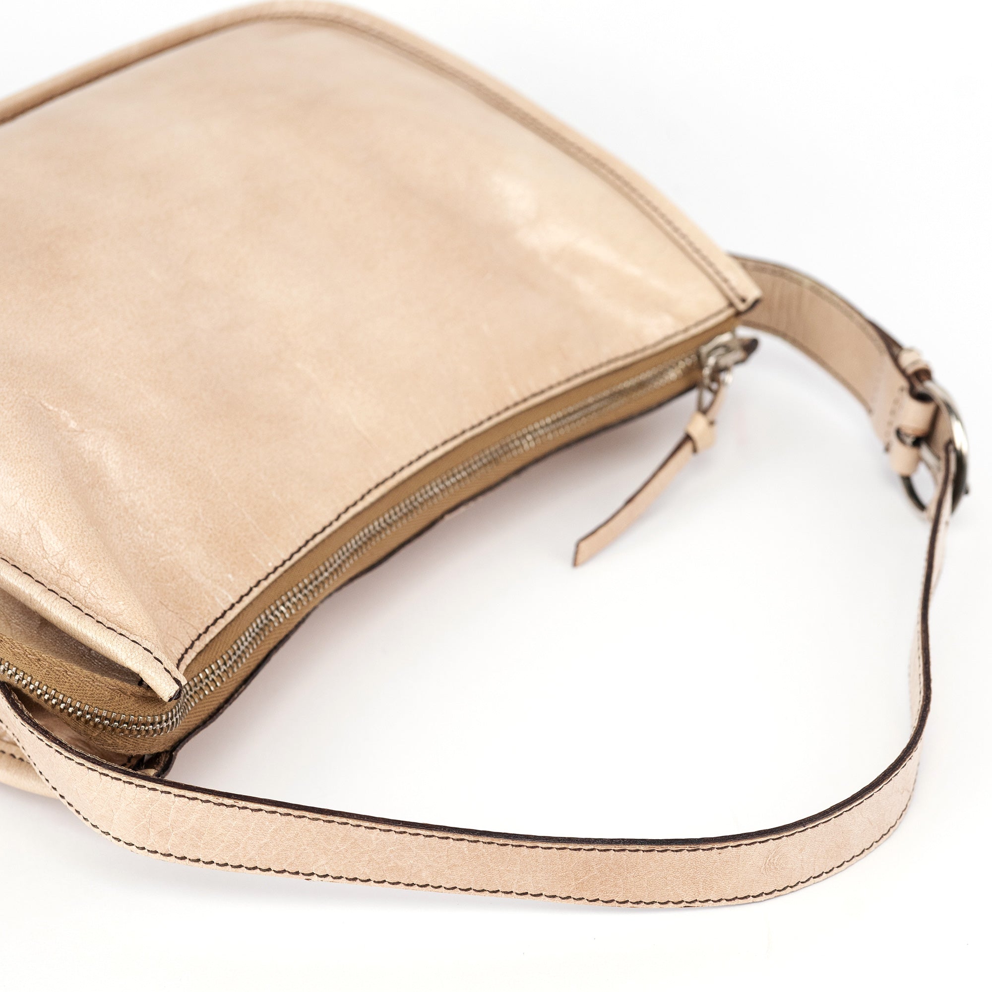 Miu Miu Sac hobo en cuir d'agneau beige
