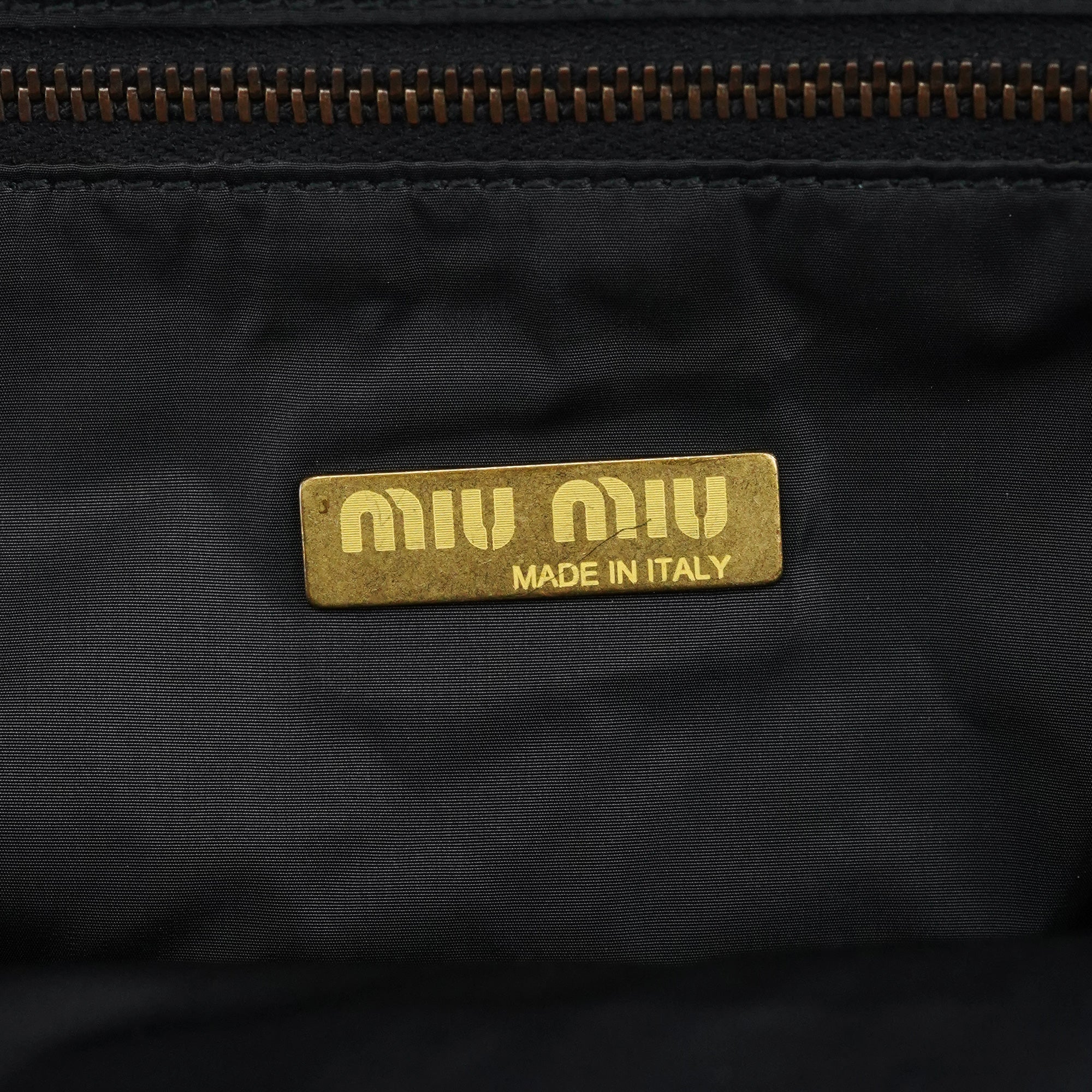 Miu Miu Sac à main pochette en cuir noir clouté