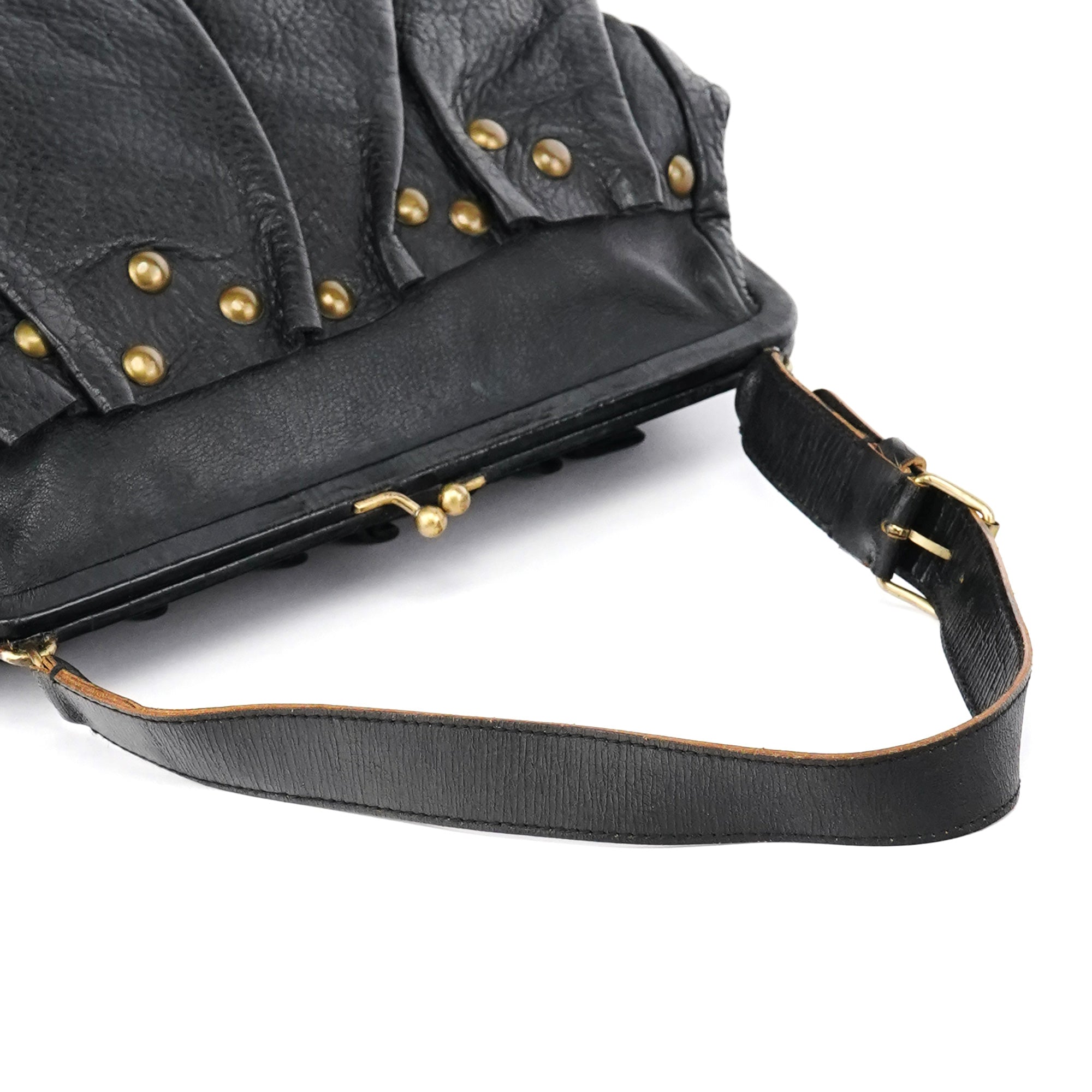 Miu Miu Sac à main pochette en cuir noir clouté