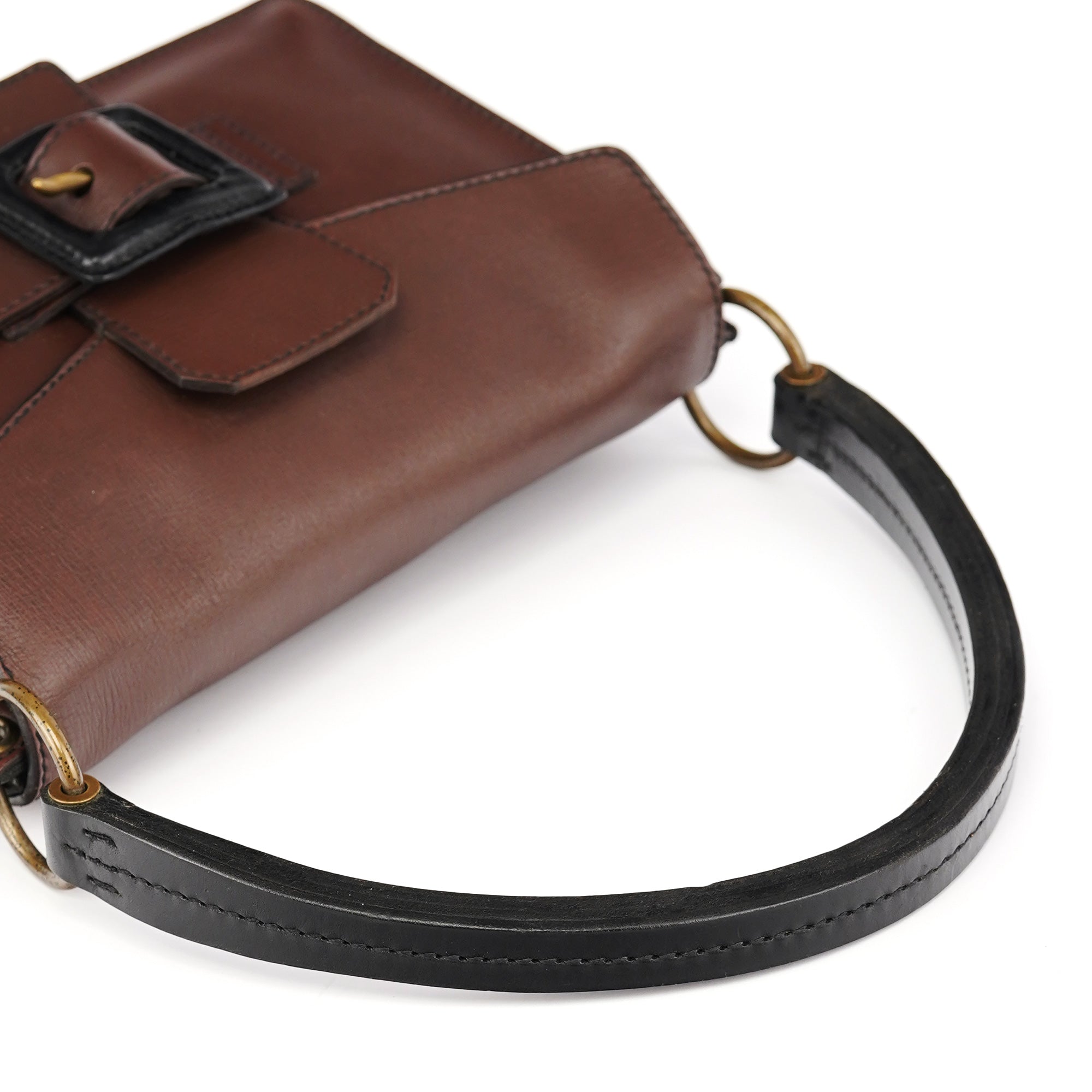 Miu Miu Schultertasche mit Gürtelschnalle aus braunem Leder