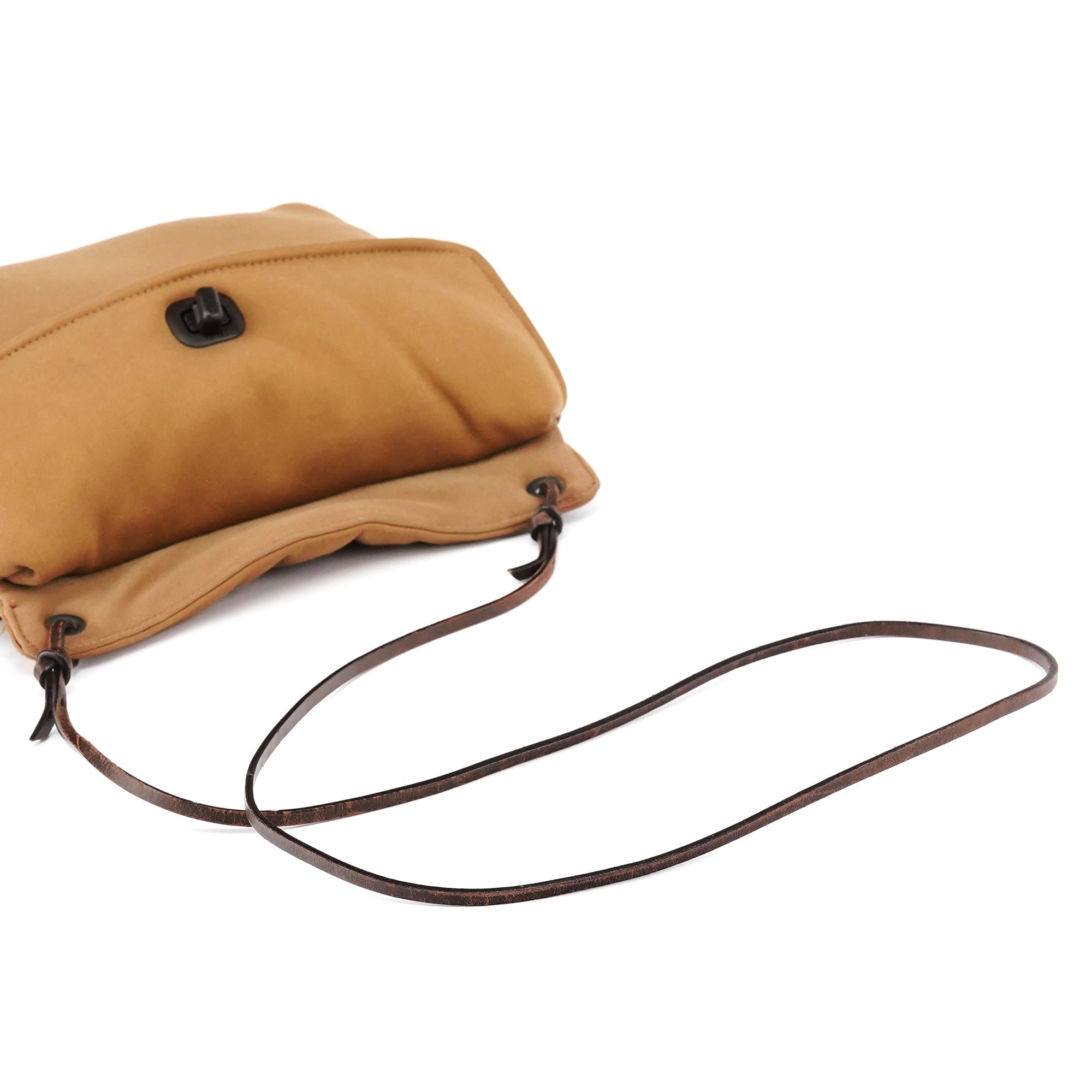 Miu Miu Herbst 1999 Umhängetasche aus Mesh in Beige mit Shearling-Futter