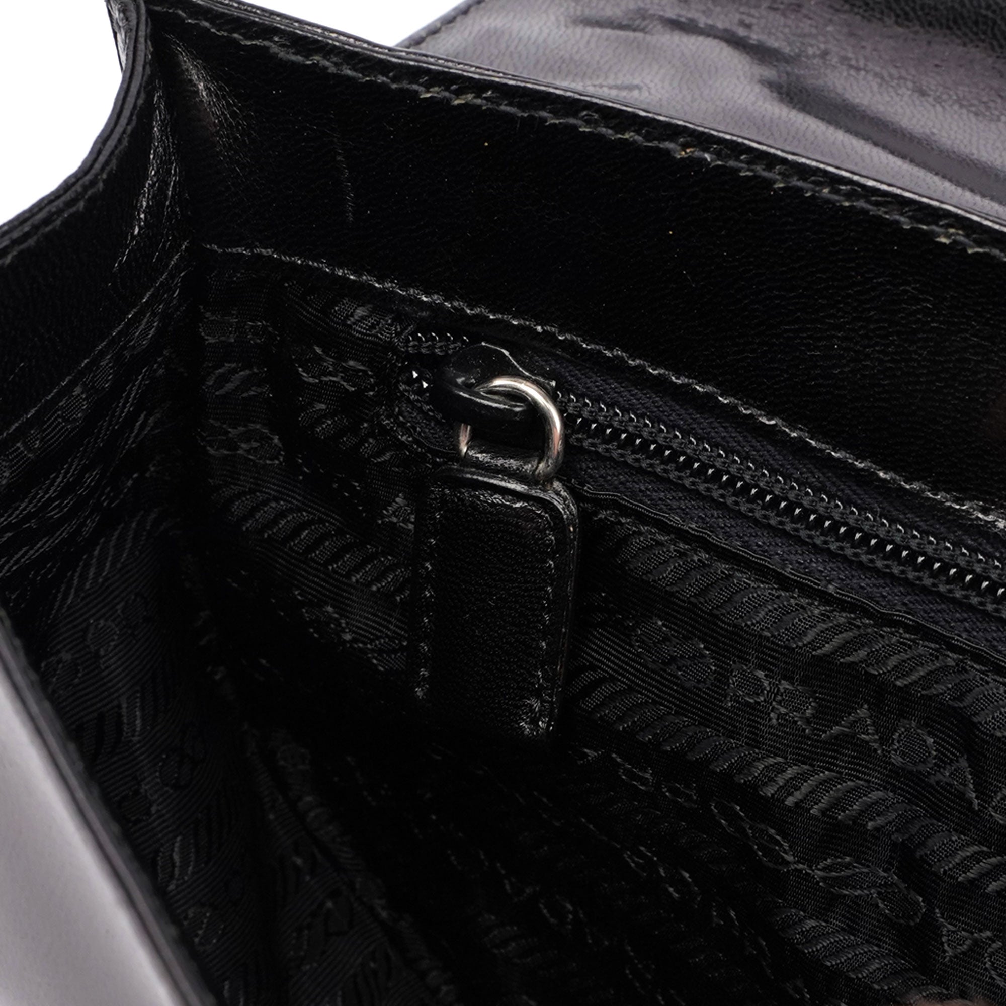 Prada Sac porté épaule en cuir de veau noir des années 1990