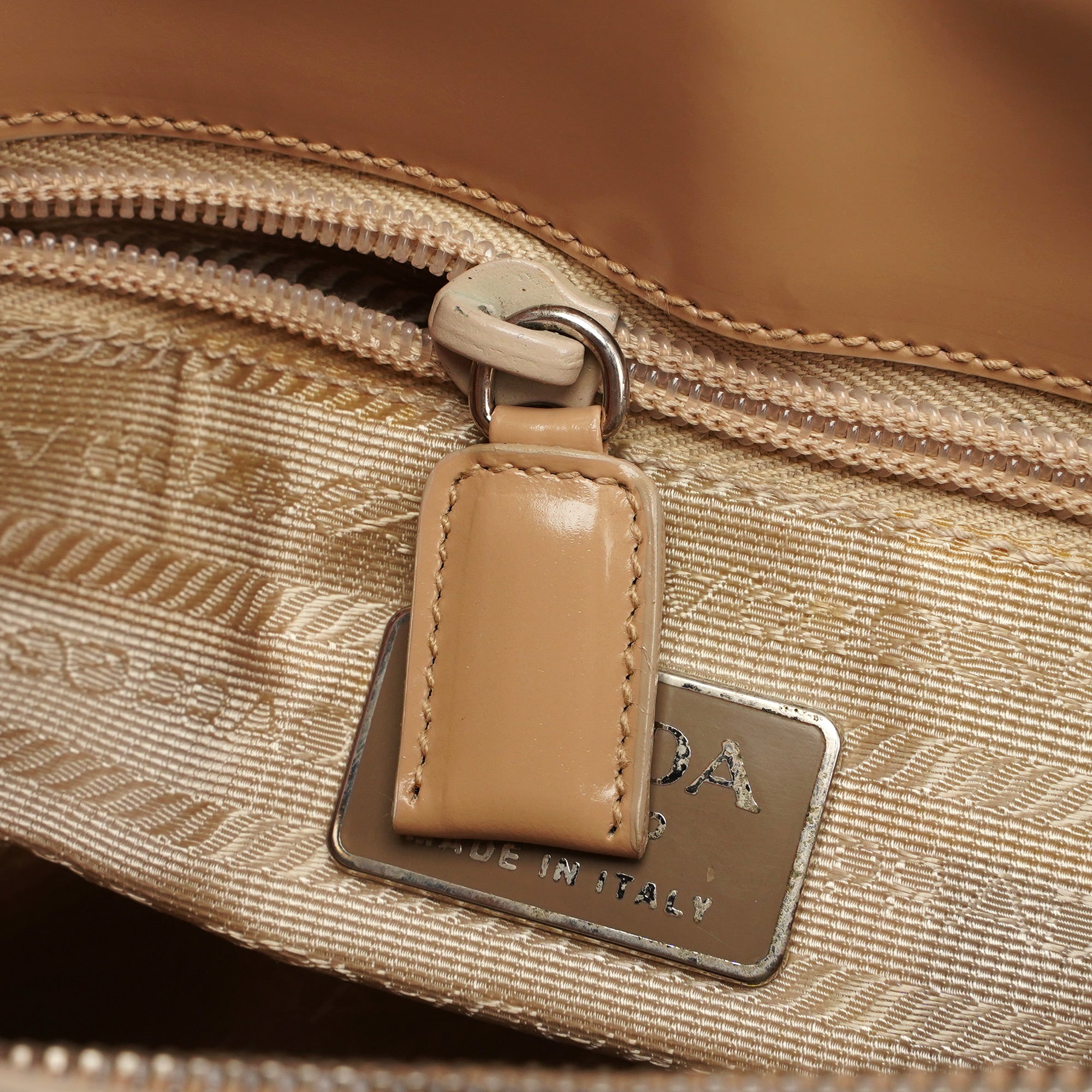 Prada 1995 Sac cabas Spazzolato en cuir verni beige