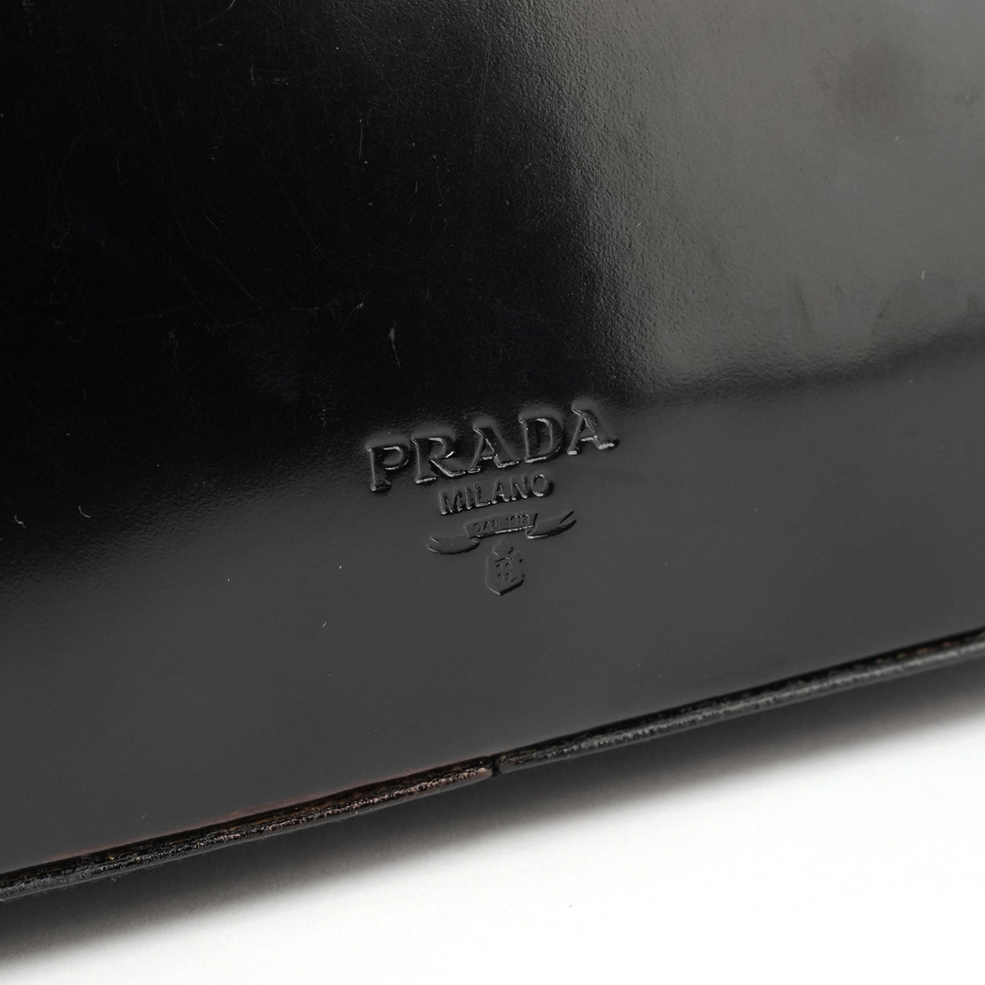 Prada 1995 Sac à main Spazzolato en cuir verni noir