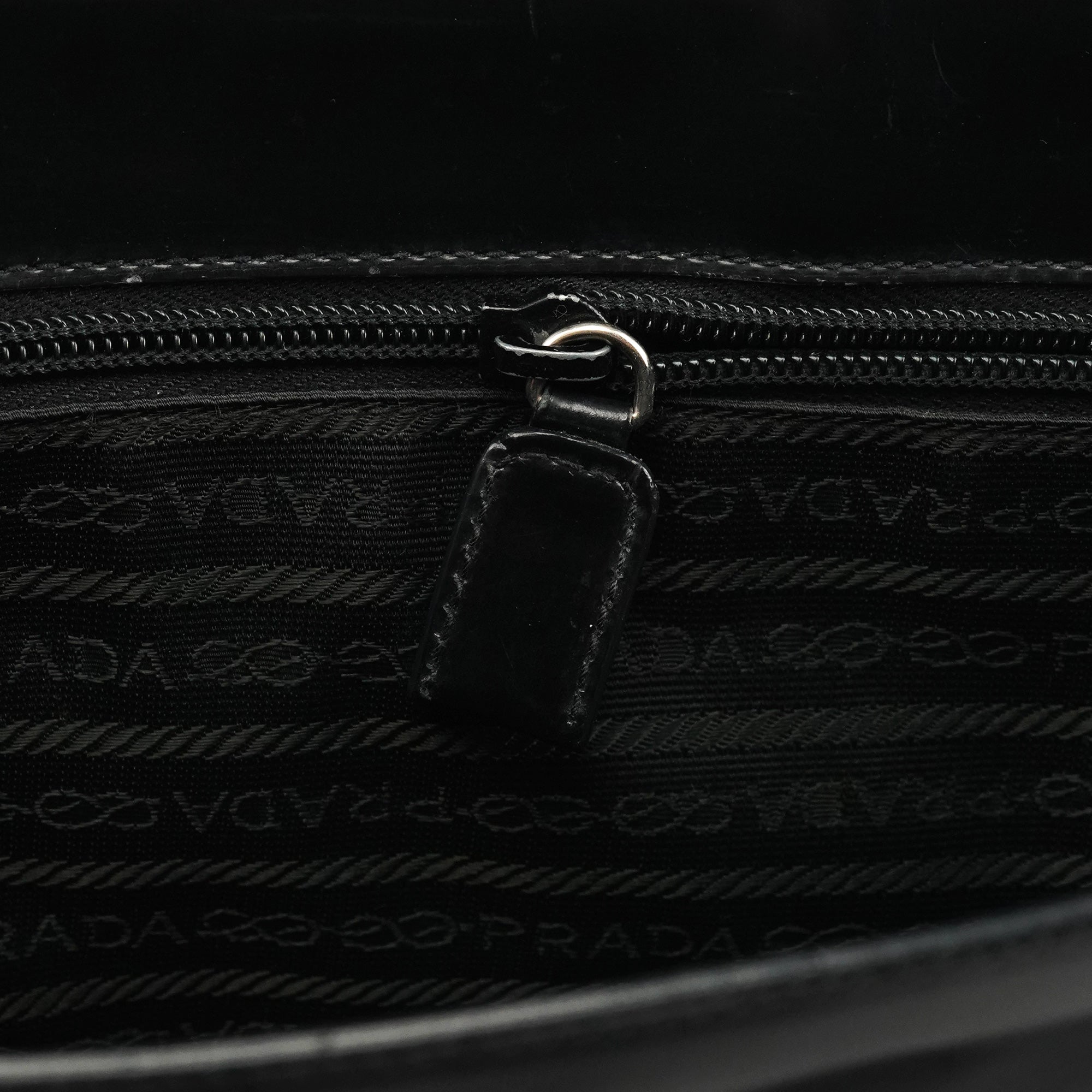 Prada 1995 Sac cabas Spazzolato Sport en cuir verni noir