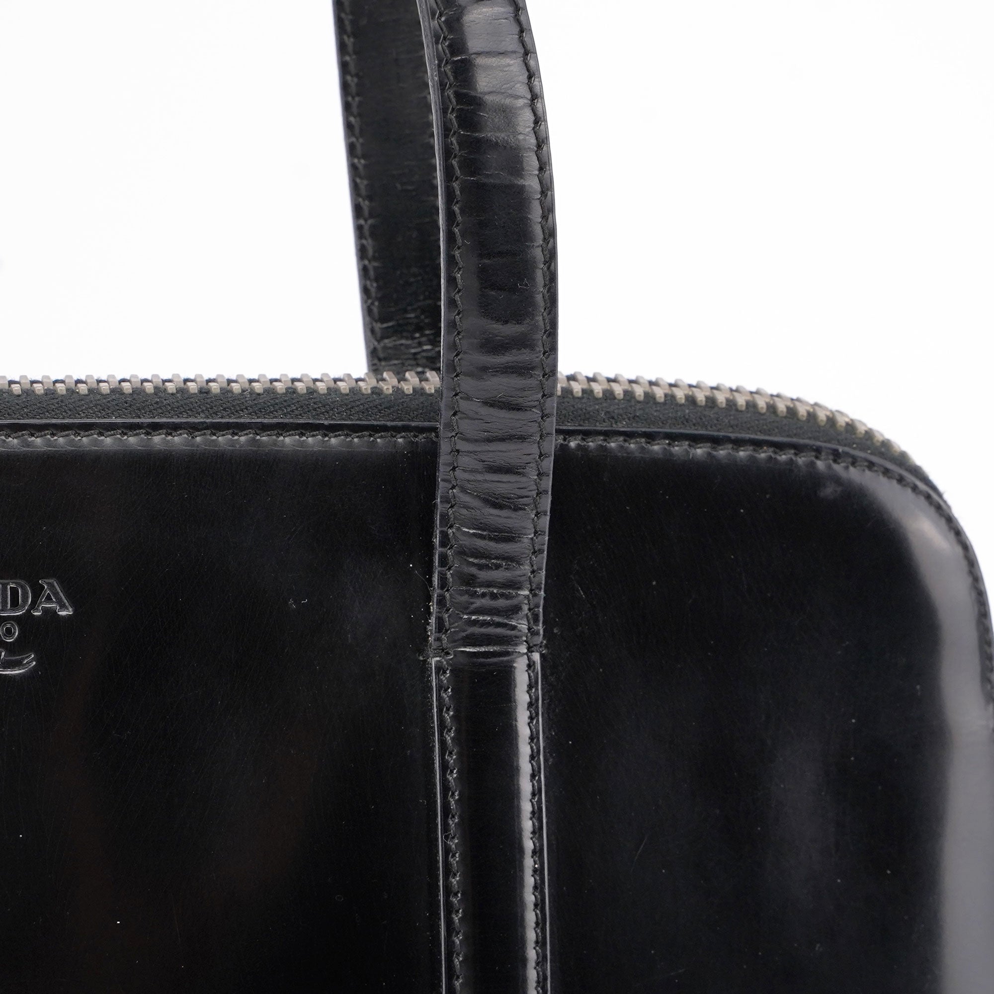 Prada 1995 Sac cabas Spazzolato en cuir verni noir
