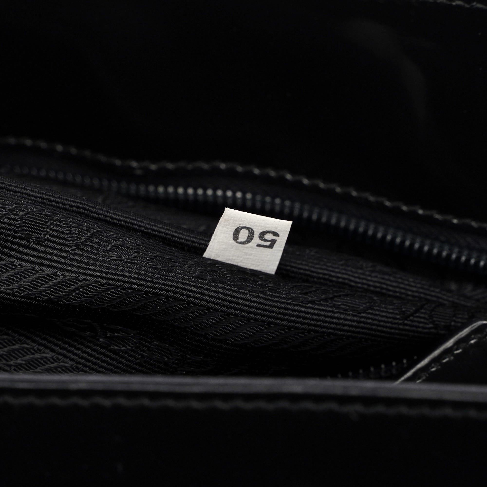 Prada 1995 Sac cabas Spazzolato en cuir verni noir