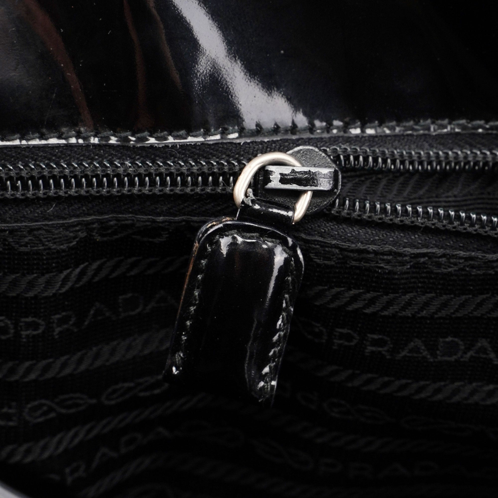 Prada 1995 Tote Bag aus schwarzem Spazzolato-Leder