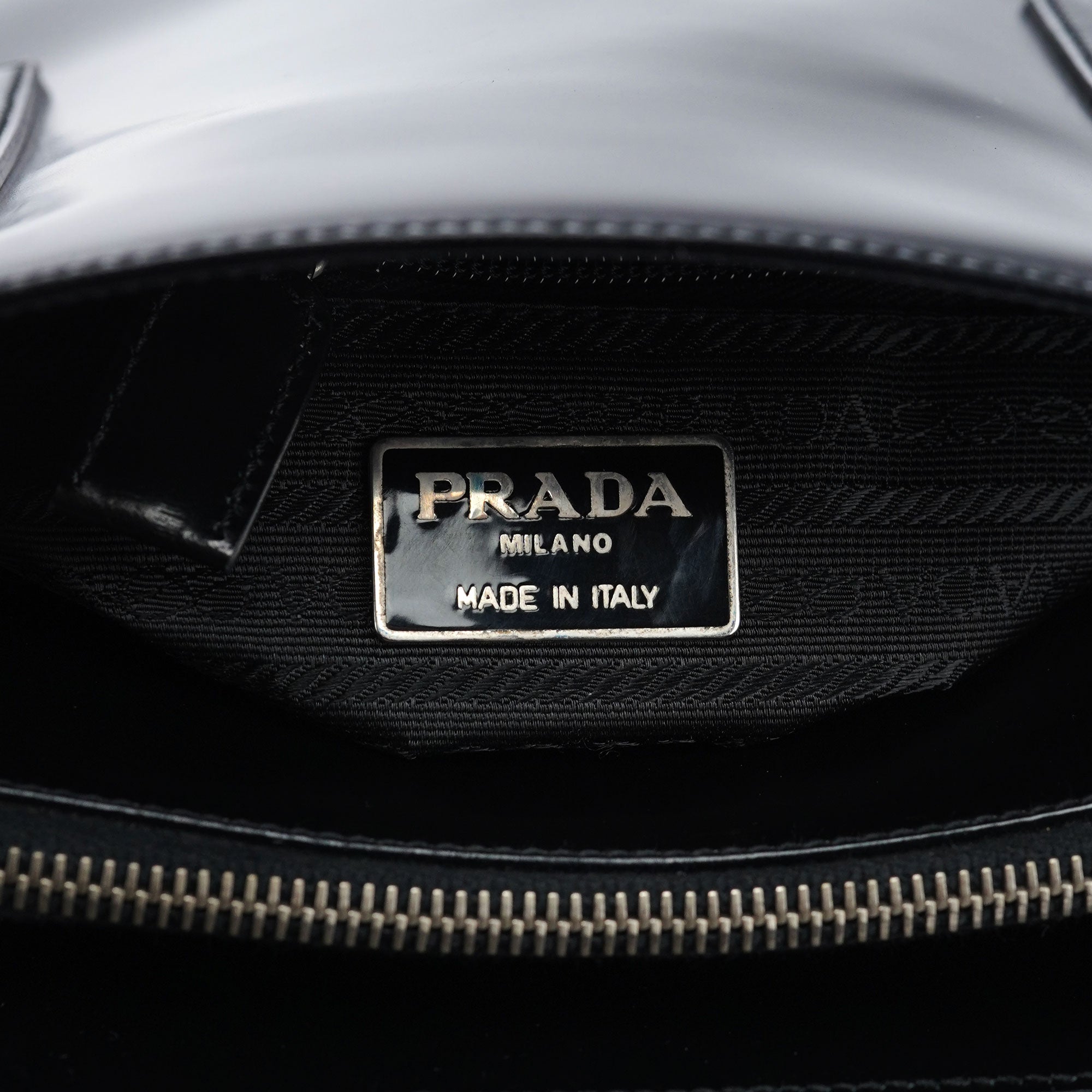 Prada 1995 Sac cabas Spazzolato en cuir verni noir