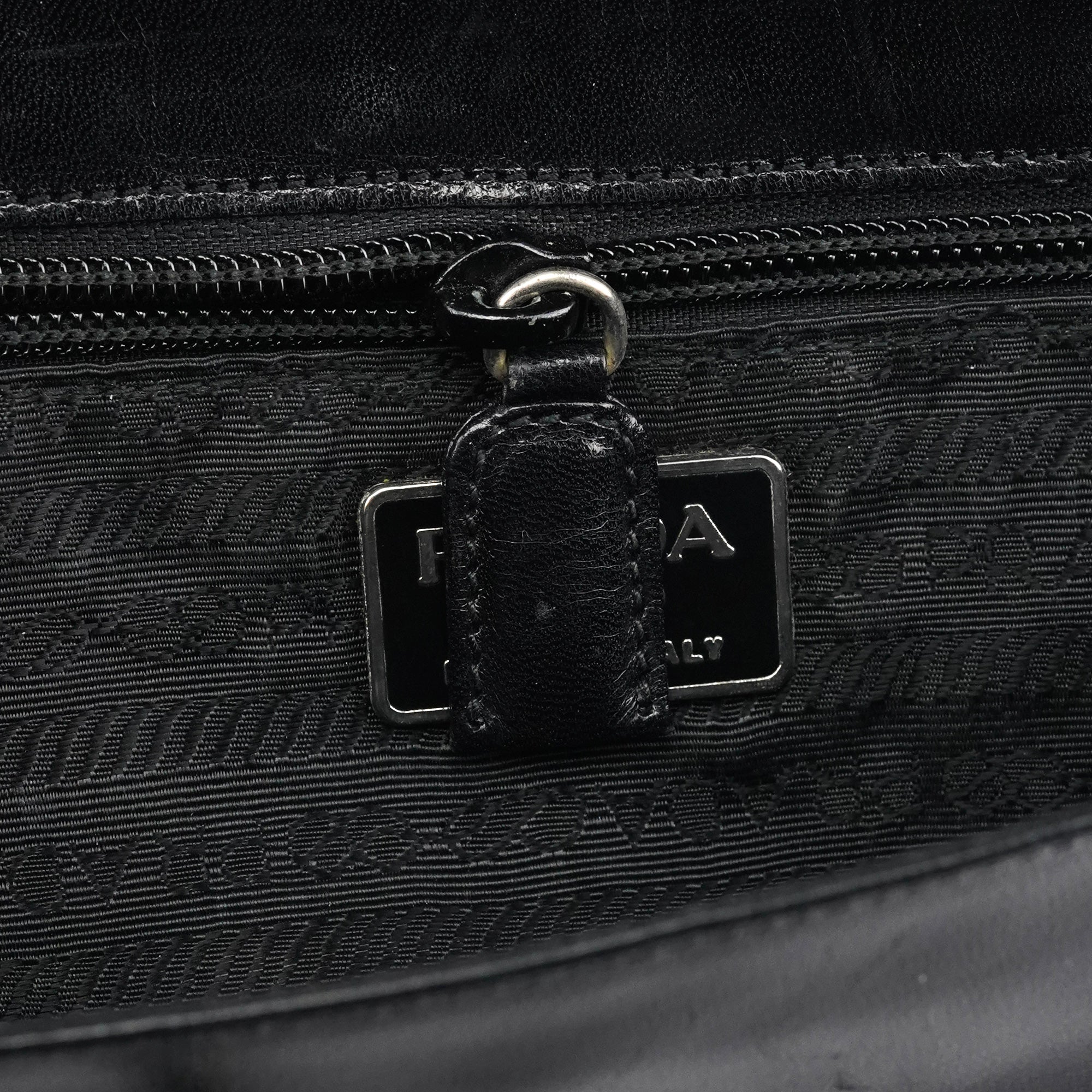 Prada 1996 Sac porté épaule Madras Swing en cuir noir